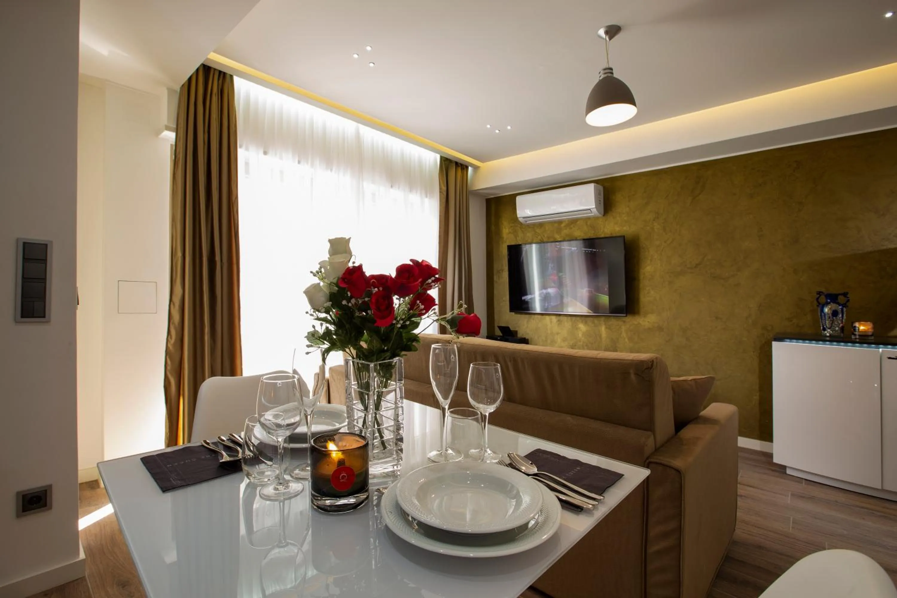 TV and multimedia in The Queen Luxury Apartments - Villa Carlotta