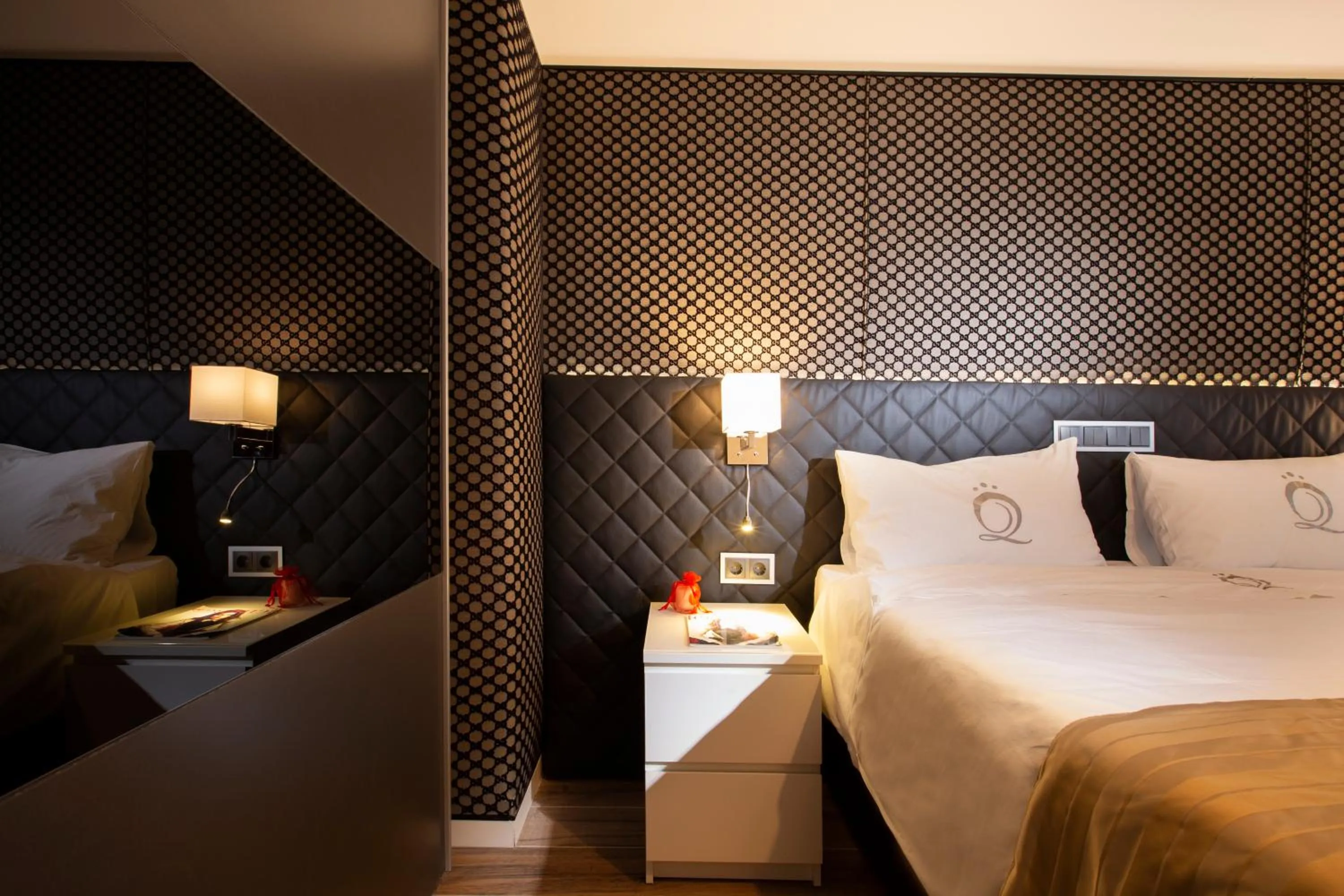 Bed in The Queen Luxury Apartments - Villa Carlotta