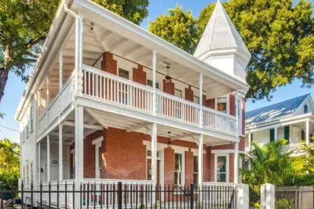 Yellow Room at Grand Maloney