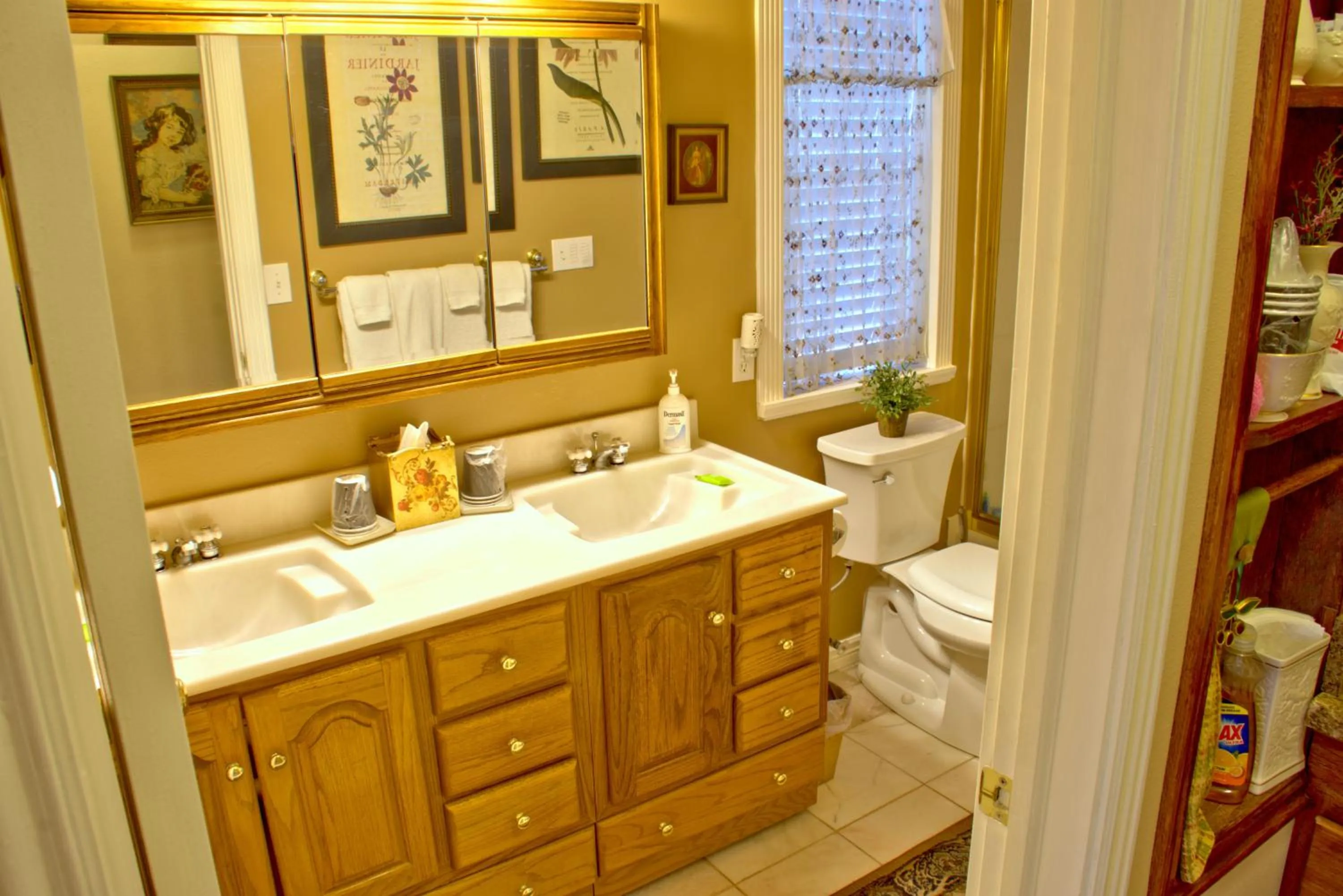 Bathroom in Big Yellow Inn