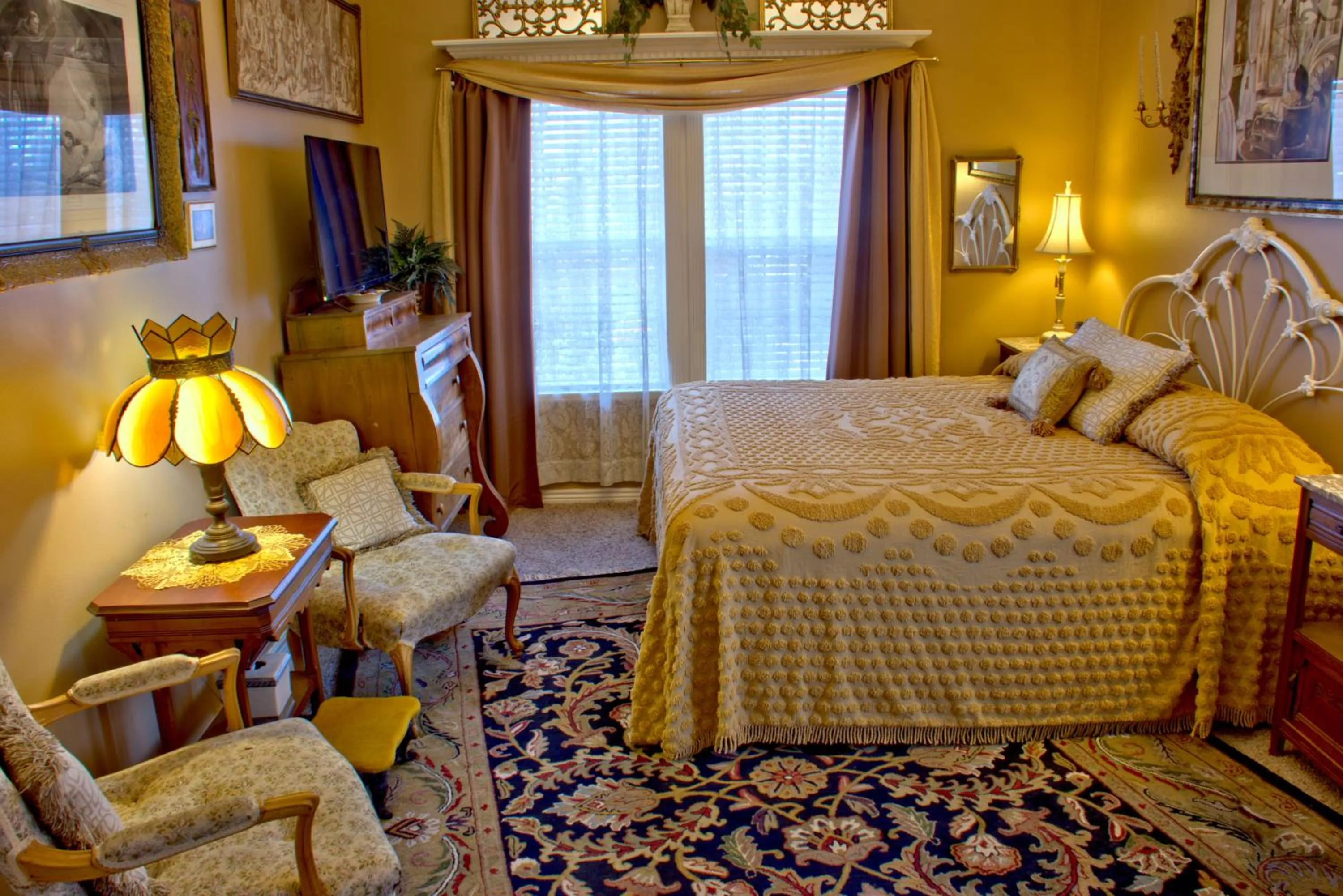 Bed in Big Yellow Inn
