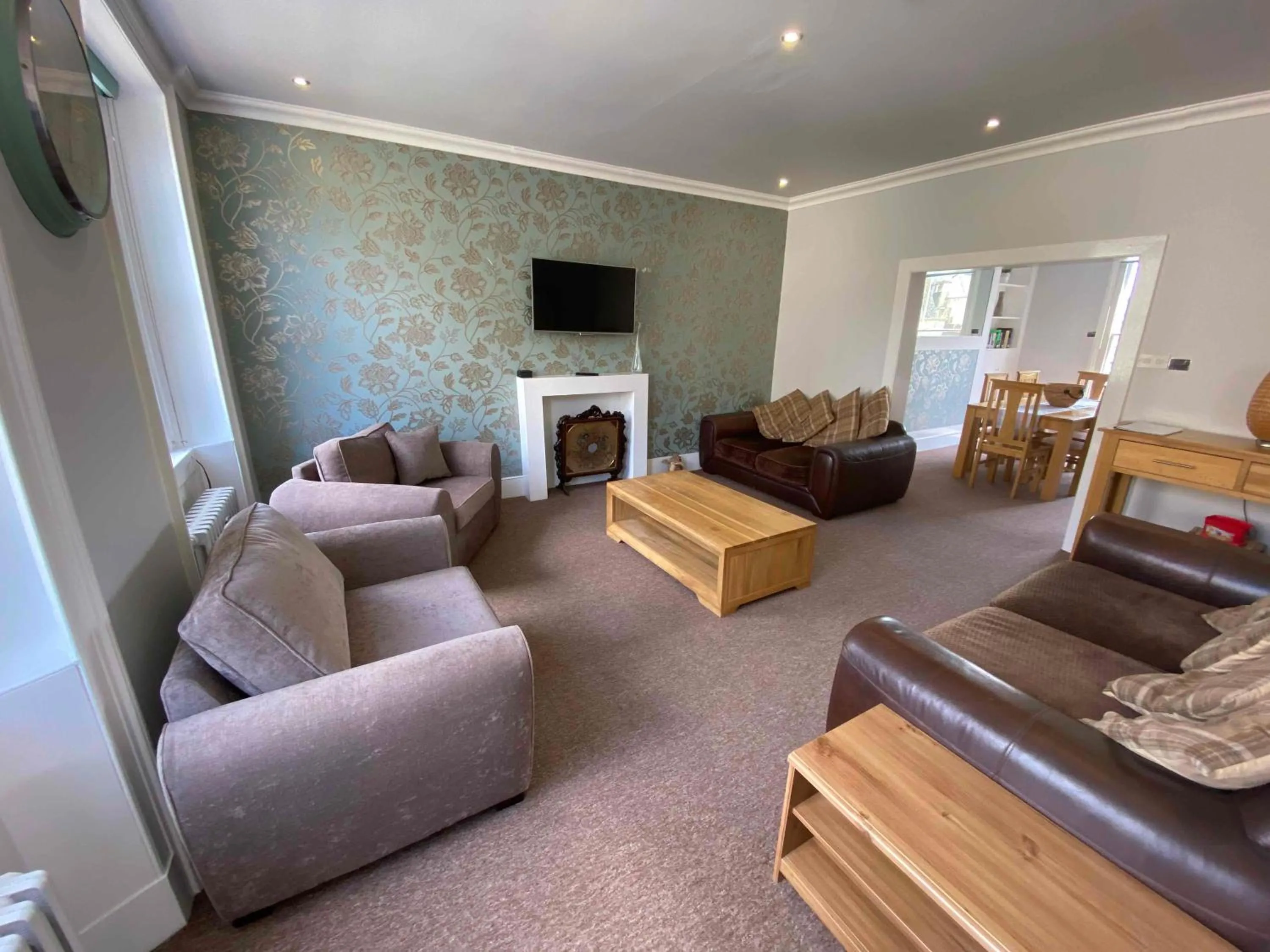 Bath Roof Terrace Apartment, City Centre, Sleeps up to 8