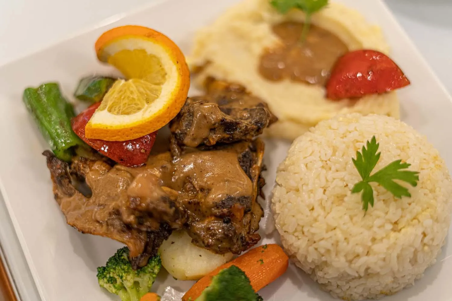 Nine Pyramids View Hotel