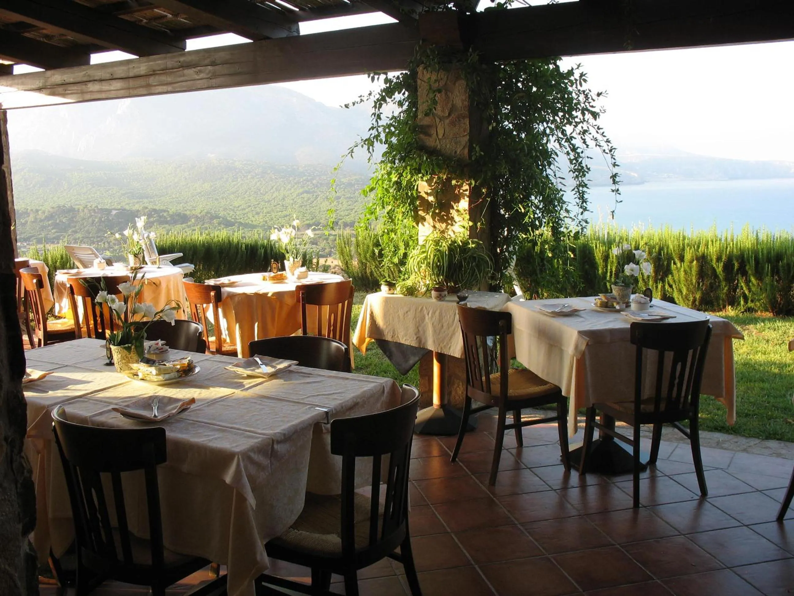 Restaurant/places to eat in Hotel Sardus Pater