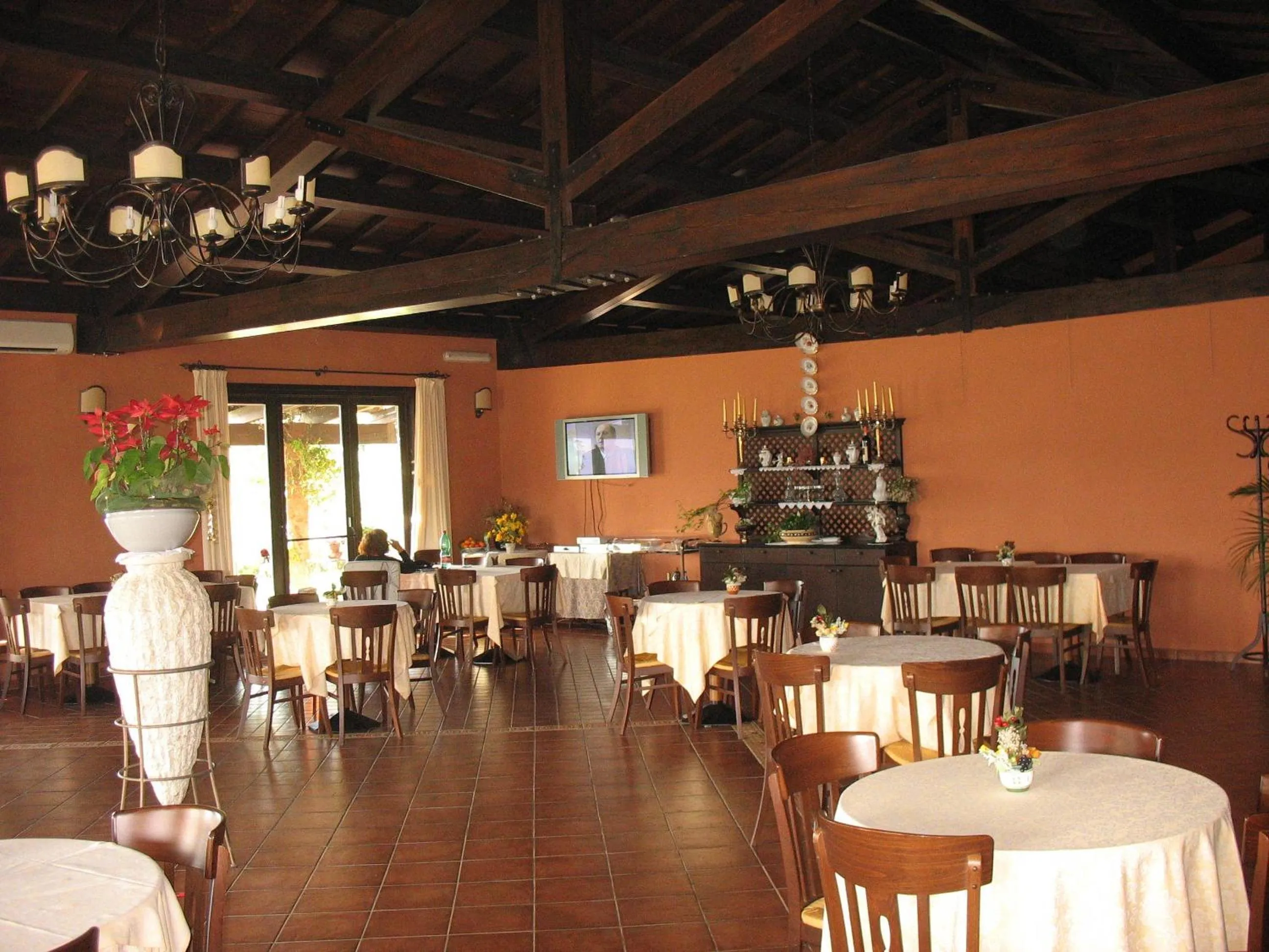 Restaurant/places to eat in Hotel Sardus Pater