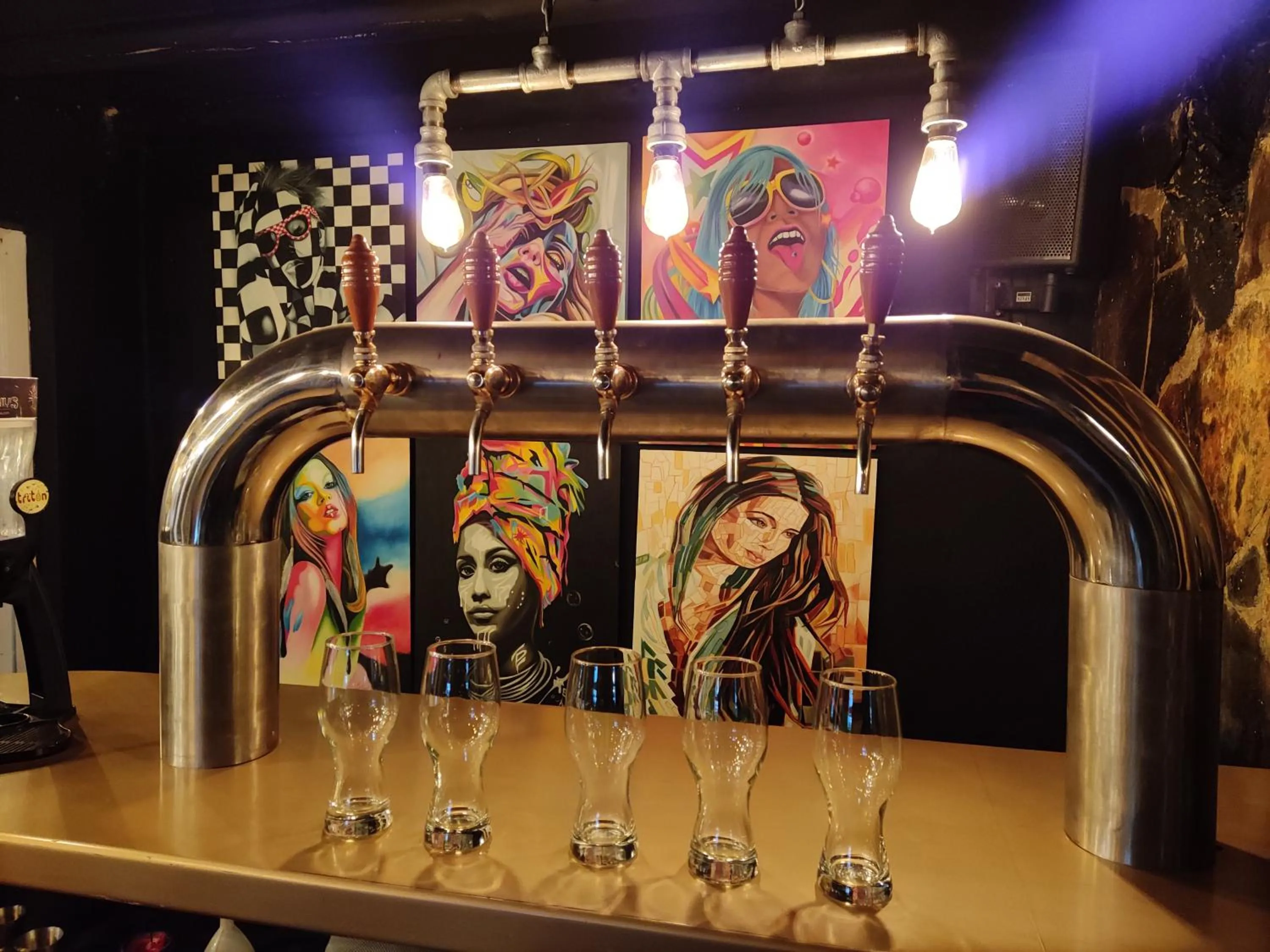 Evening entertainment in Laureles de la Villa