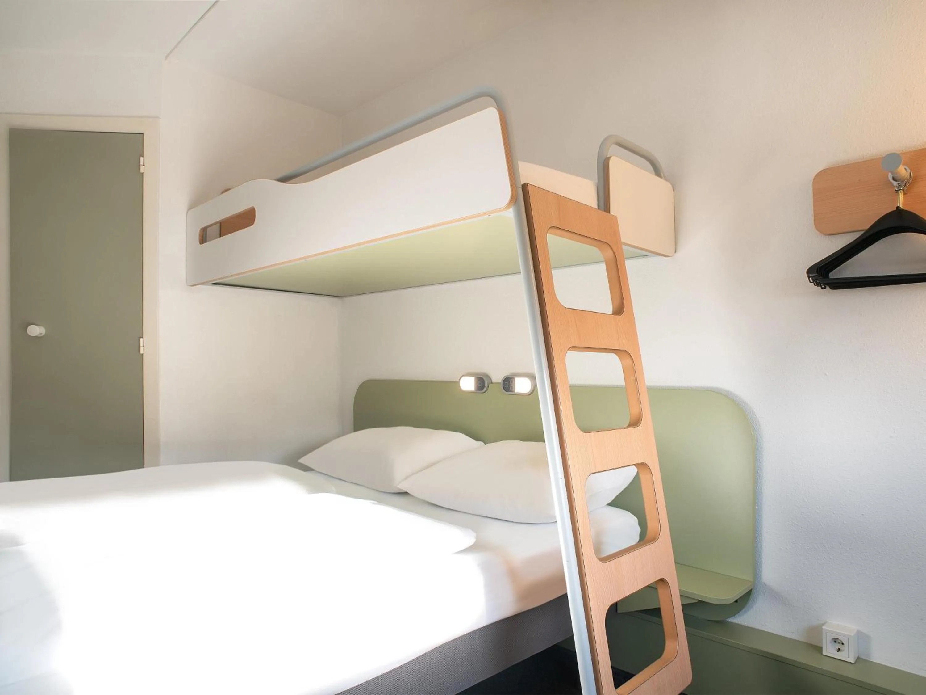 Photo of the whole room, Bed in B&B HOTEL Berlin Genshagen-Nord