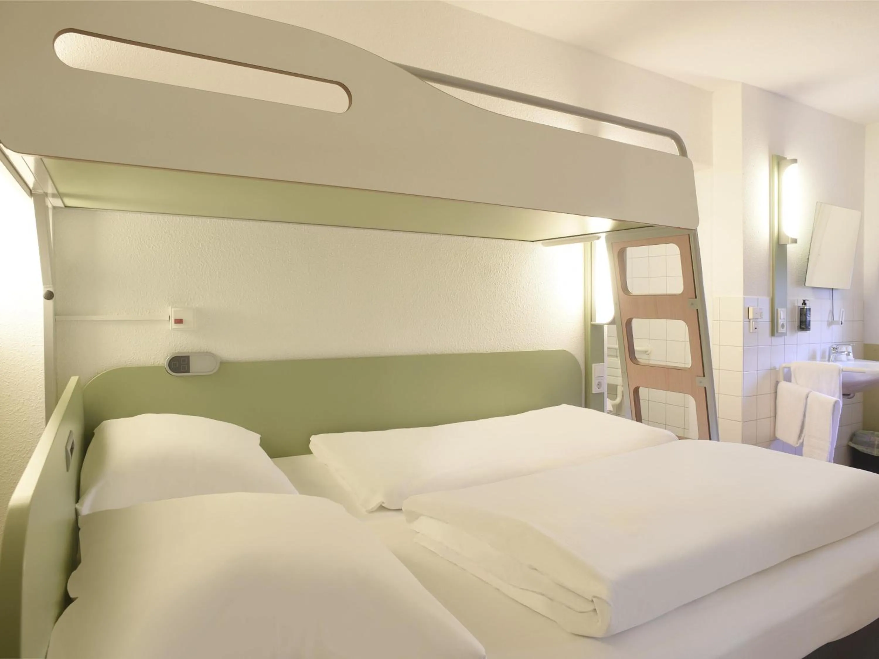 Photo of the whole room, Bed in B&B HOTEL Berlin Genshagen-Nord