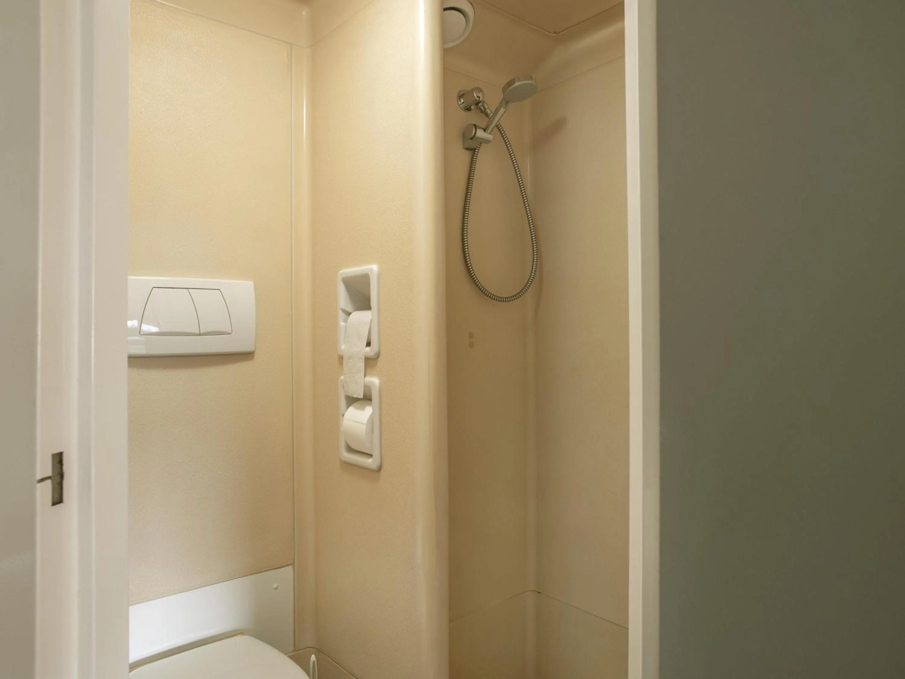 Bathroom in B&B HOTEL Berlin Genshagen-Nord