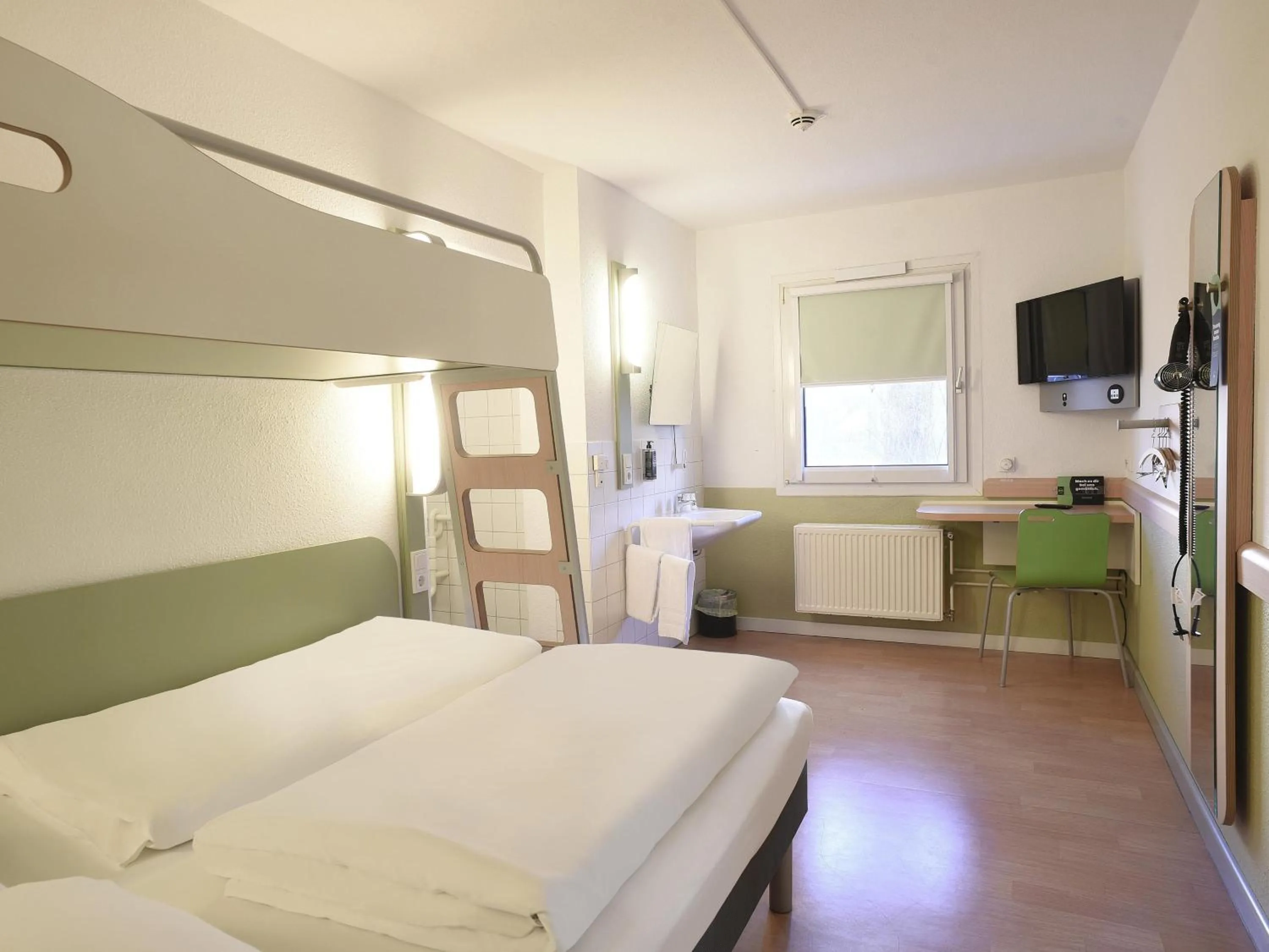 Photo of the whole room, Bed in B&B HOTEL Berlin Genshagen-Nord