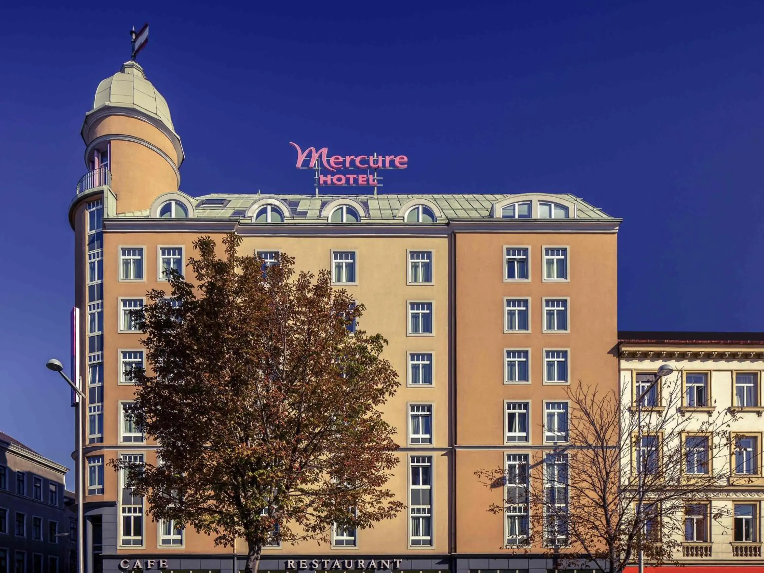 Property building in Hotel Mercure Wien Westbahnhof Property building in Hotel Mercure Wien Westbahnhof