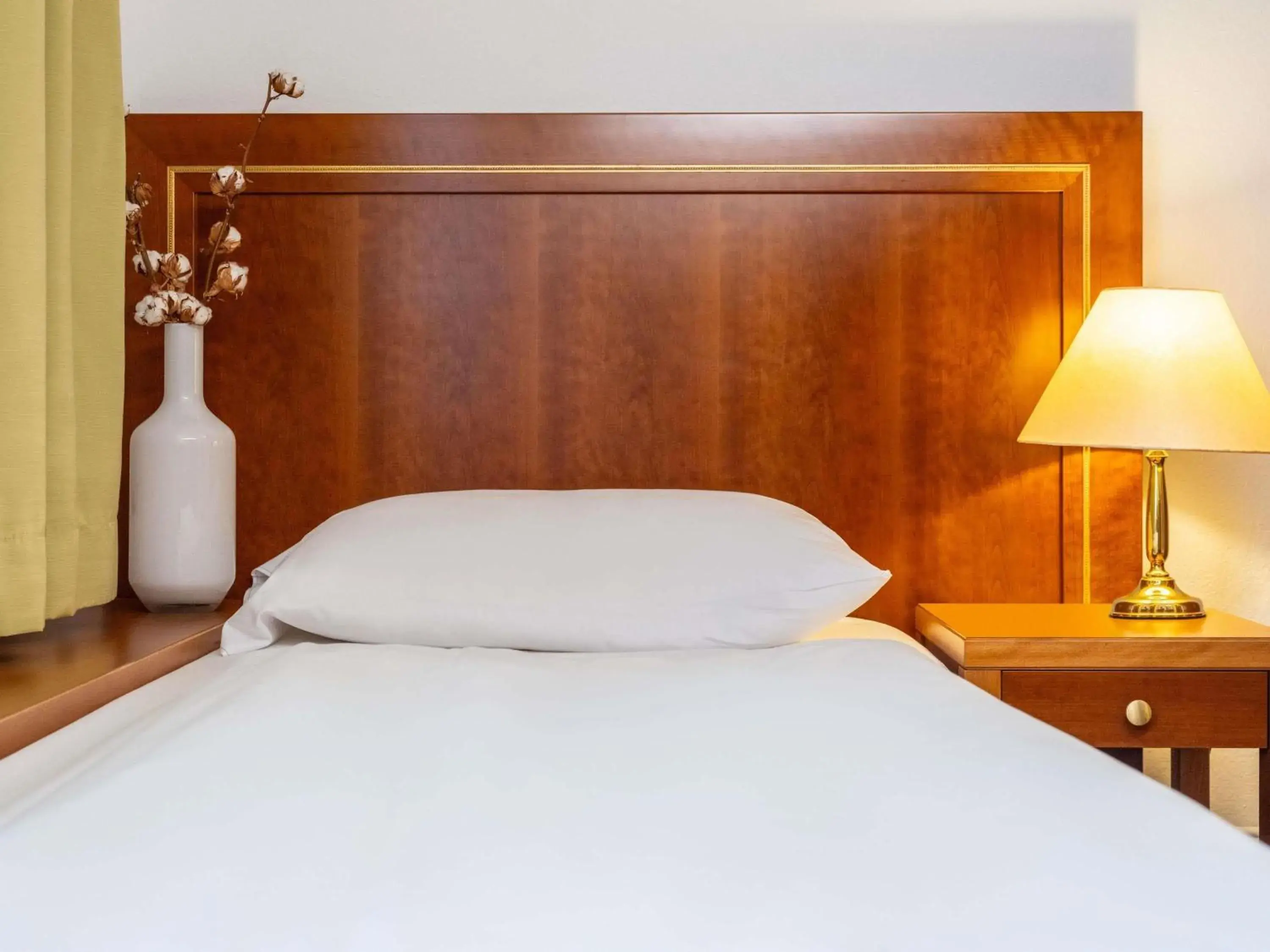 Bedroom, Bed in Hotel Mercure Wien Westbahnhof Bedroom, Bed in Hotel Mercure Wien Westbahnhof