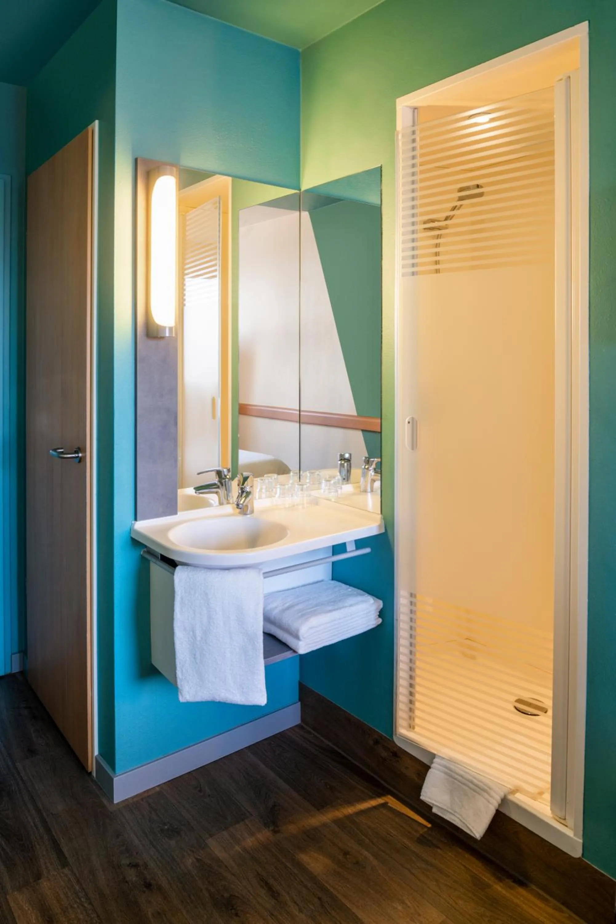 Bathroom in ibis budget Ulm City