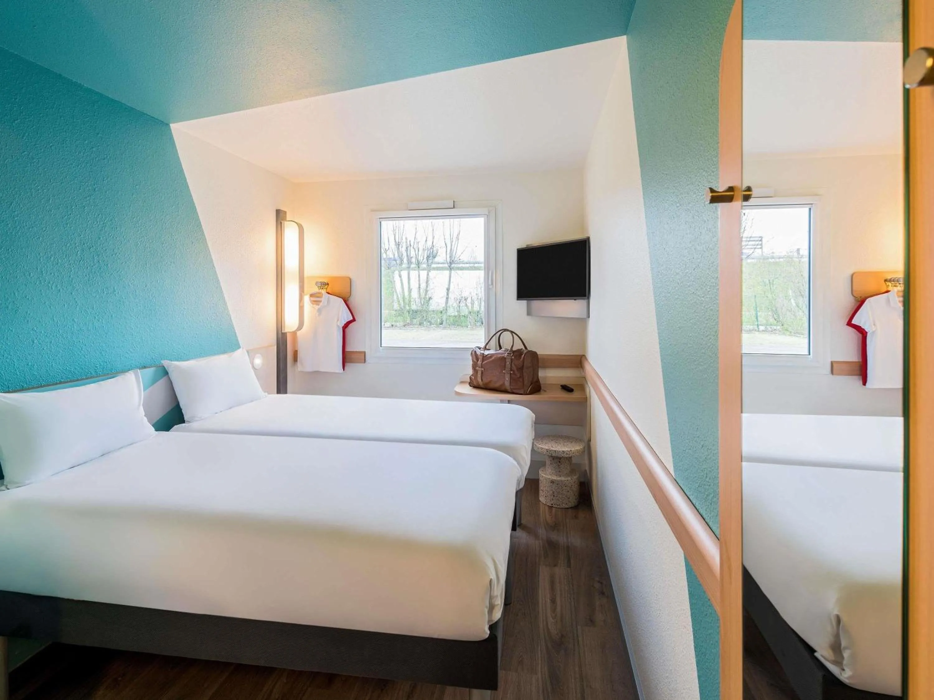 Bedroom, Bed in ibis budget Ulm City