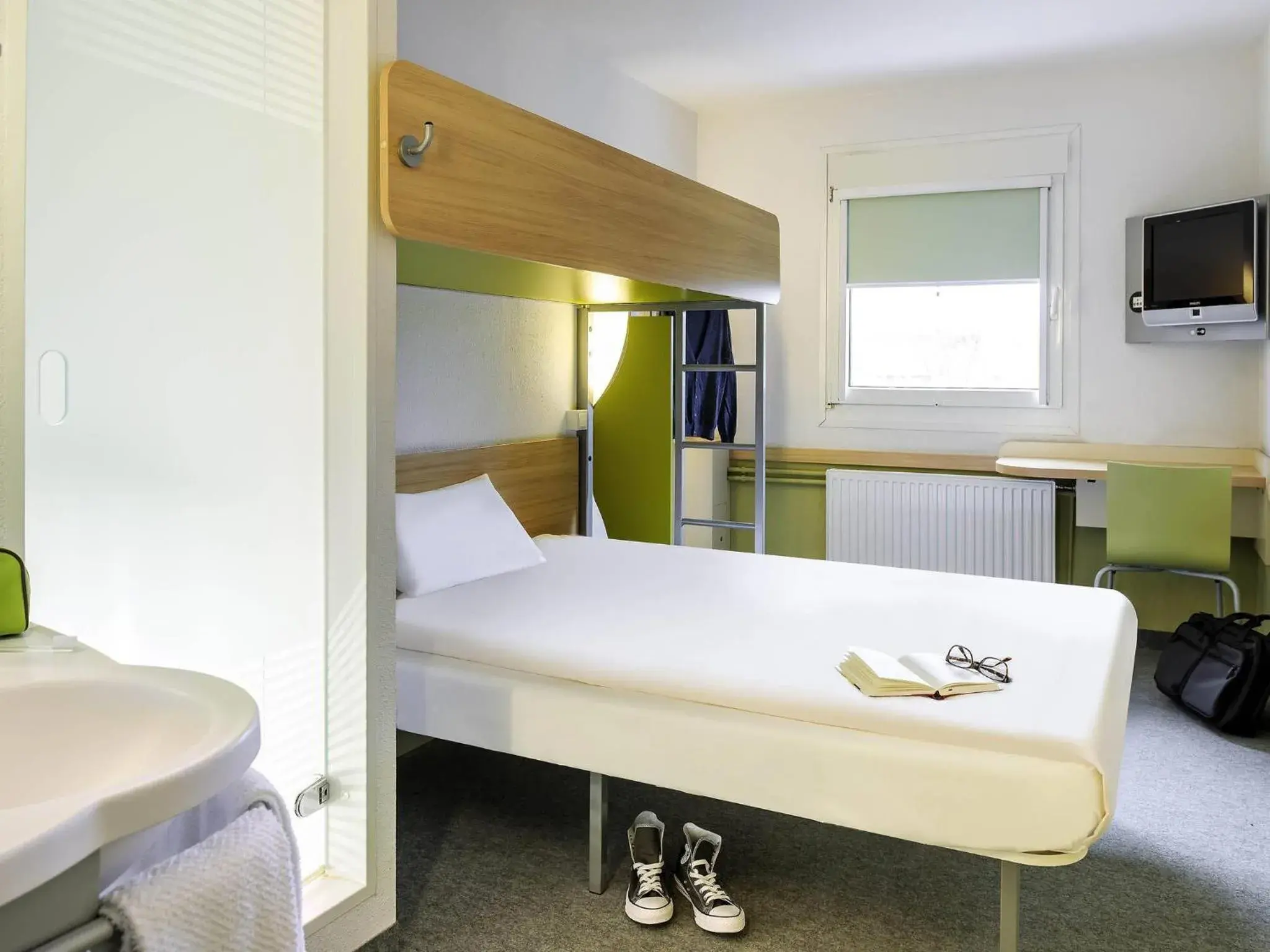 Bedroom, Bed in ibis budget Frankfurt Offenbach Süd Bedroom, Bed in ibis budget Frankfurt Offenbach Süd