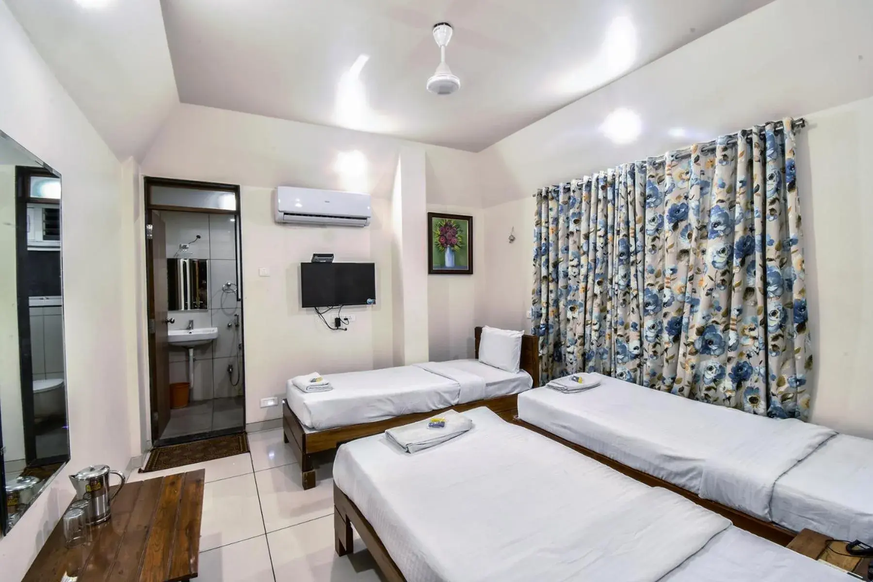Bed in Hotel Prafulla Pure Veg Bed in Hotel Prafulla Pure Veg