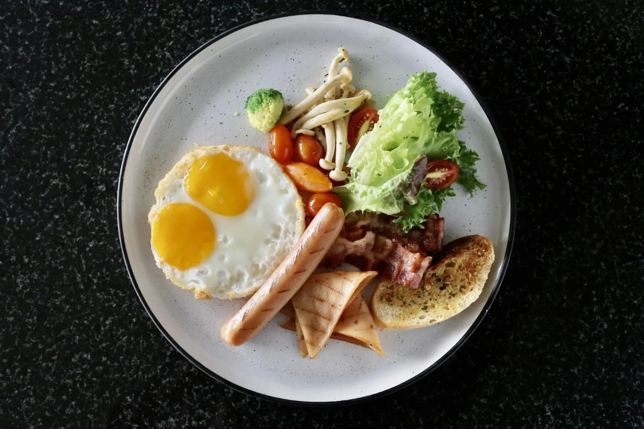 Food and drinks in M2 Hotel Waterside