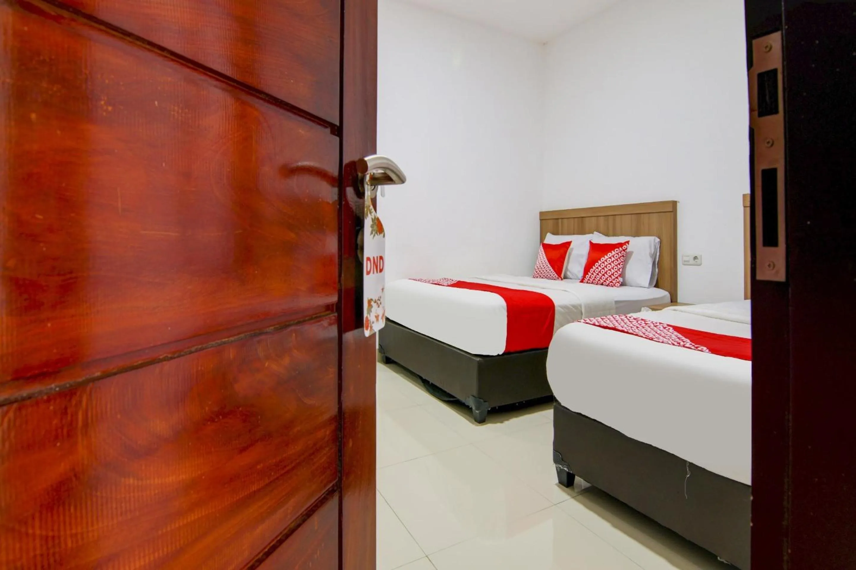 Bedroom in OYO 90233 The Shine Residence