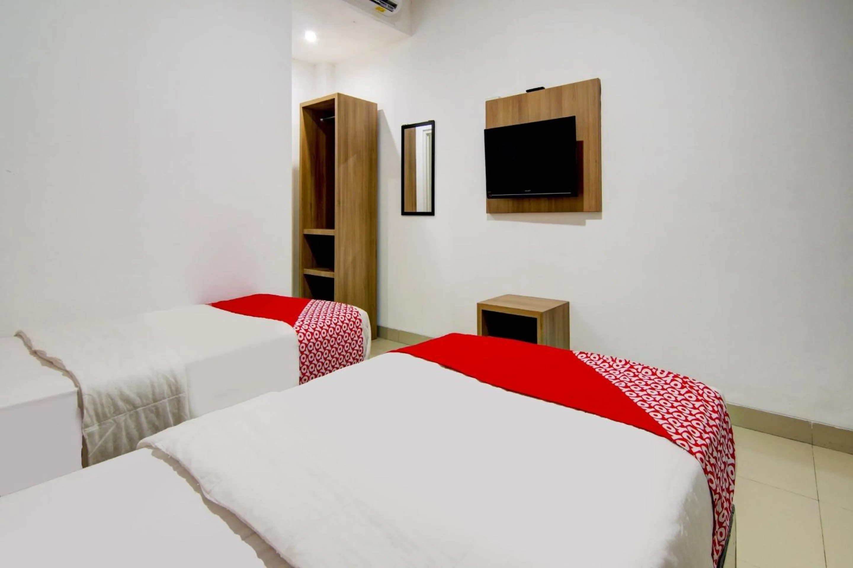 Bedroom in OYO 90233 The Shine Residence