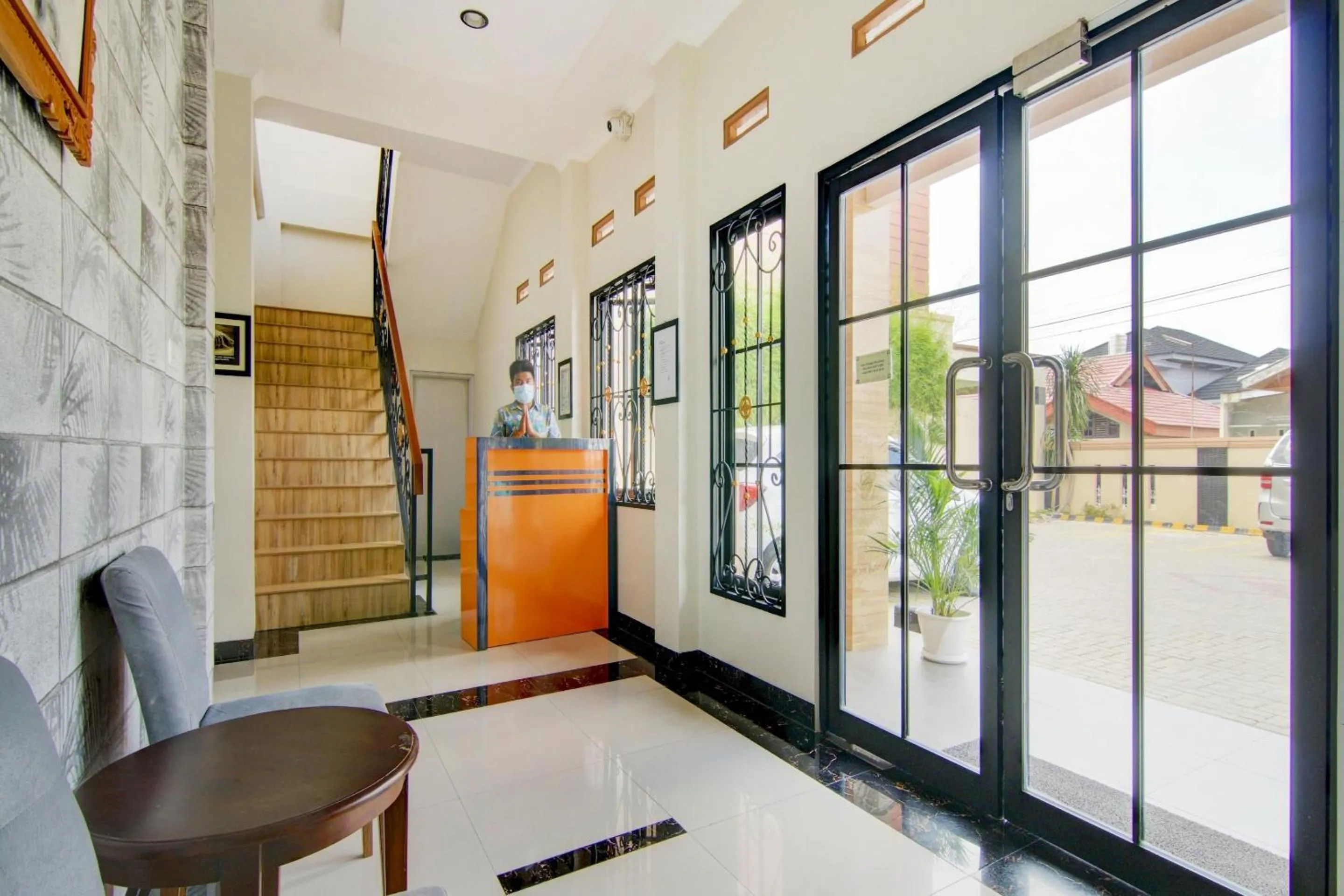 Lobby or reception in OYO 90233 The Shine Residence