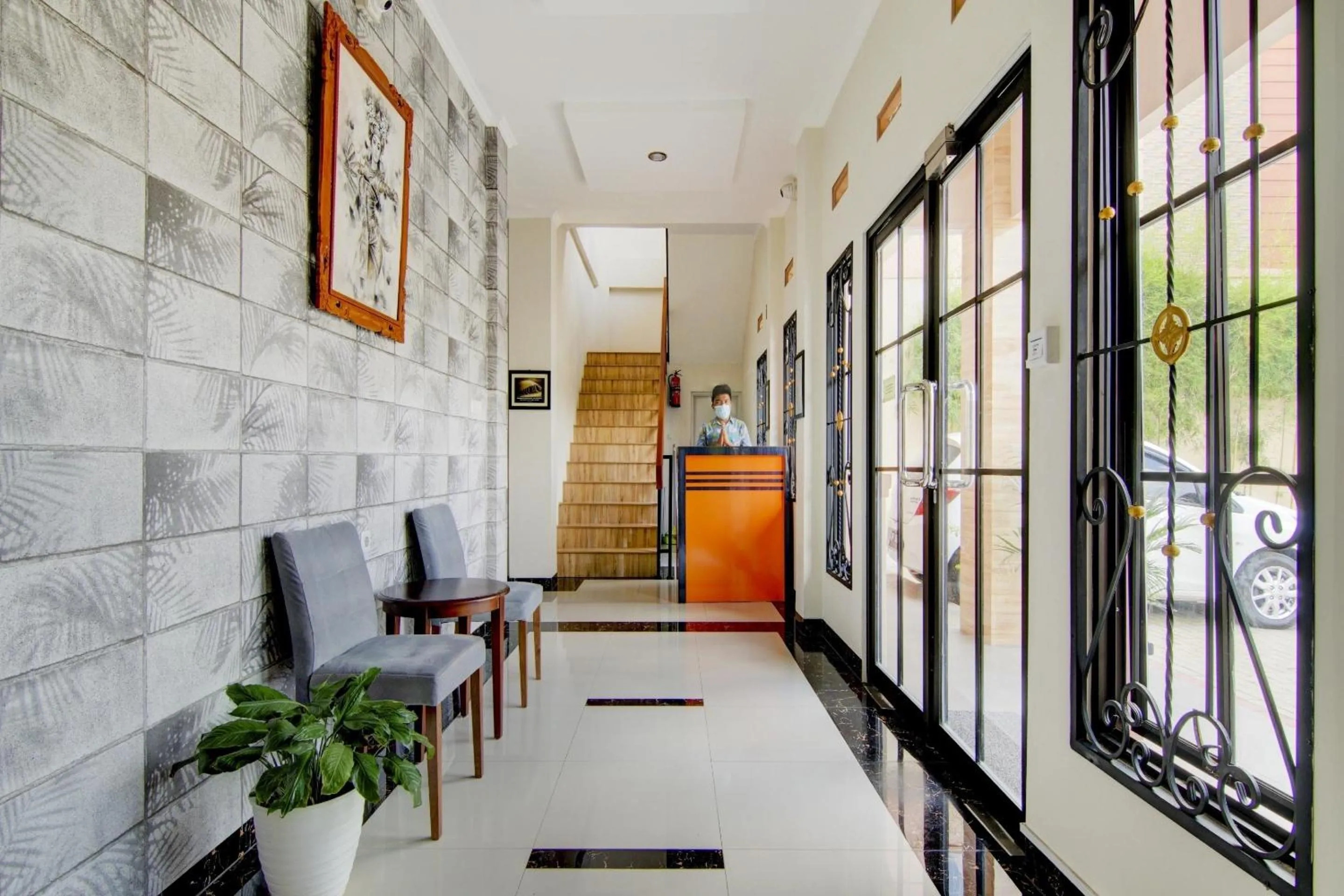 Lobby or reception in OYO 90233 The Shine Residence