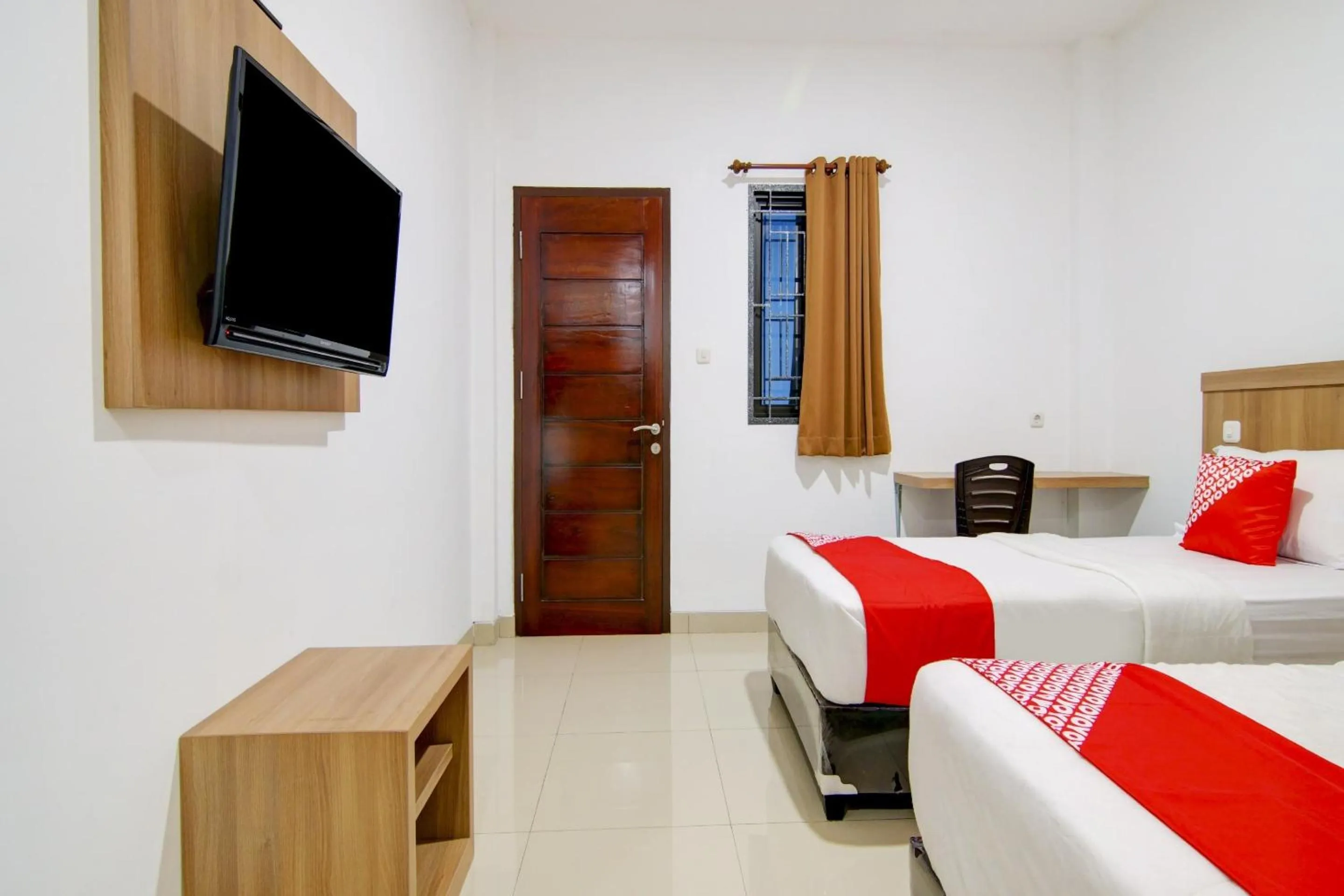 Bedroom in OYO 90233 The Shine Residence