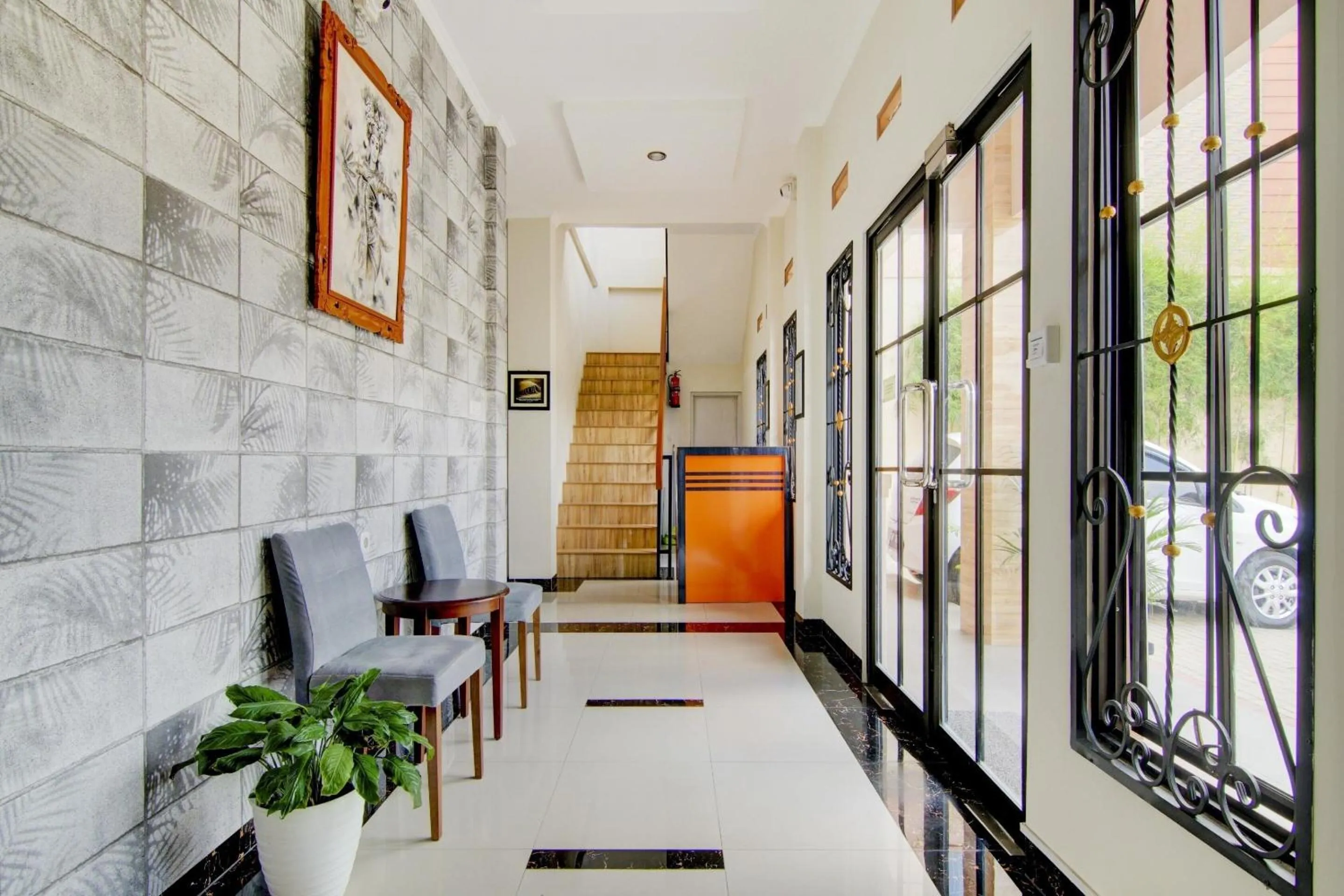 Lobby or reception in OYO 90233 The Shine Residence