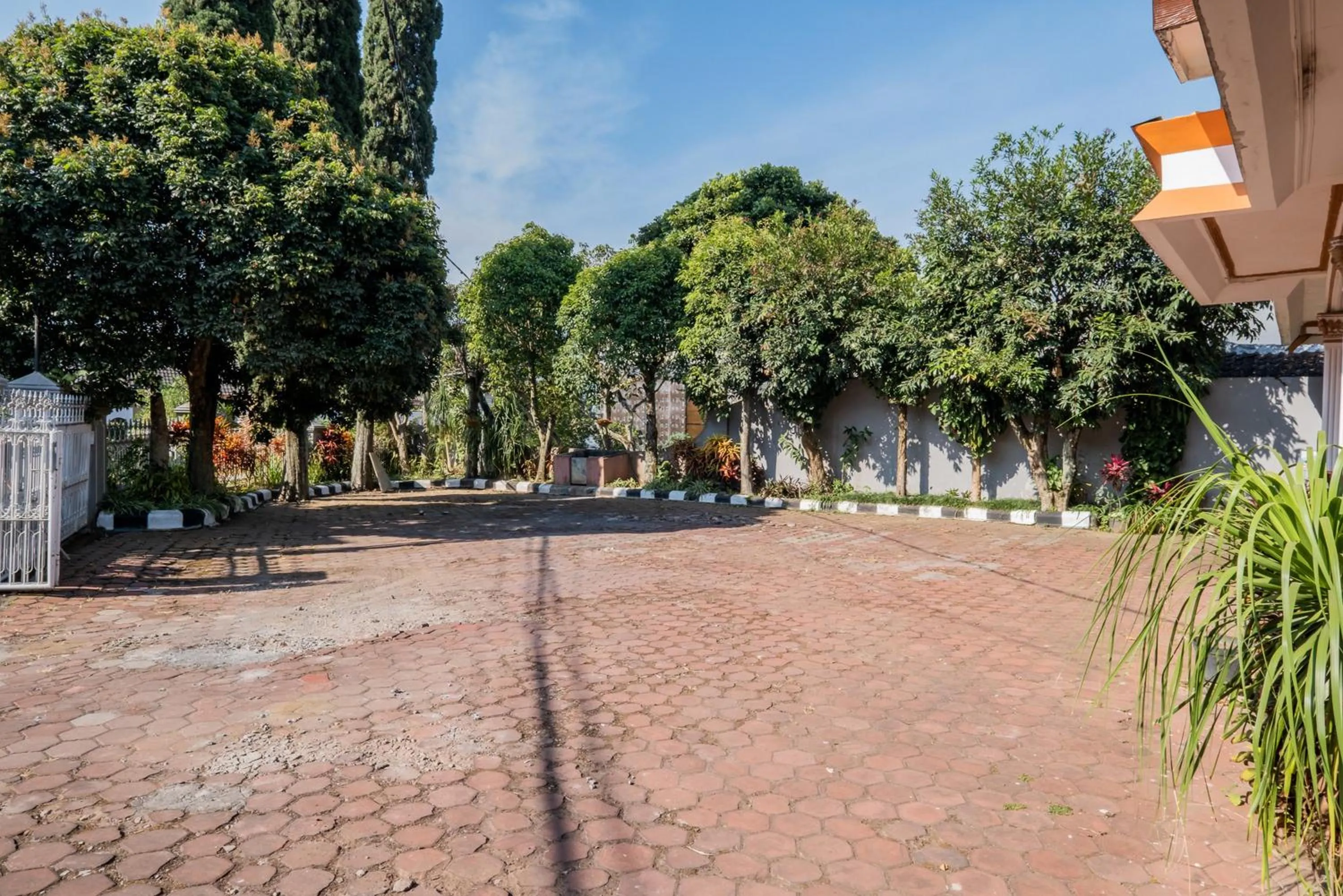 Day in Urbanview Hotel Near Jatim Park 1 by RedDoorz