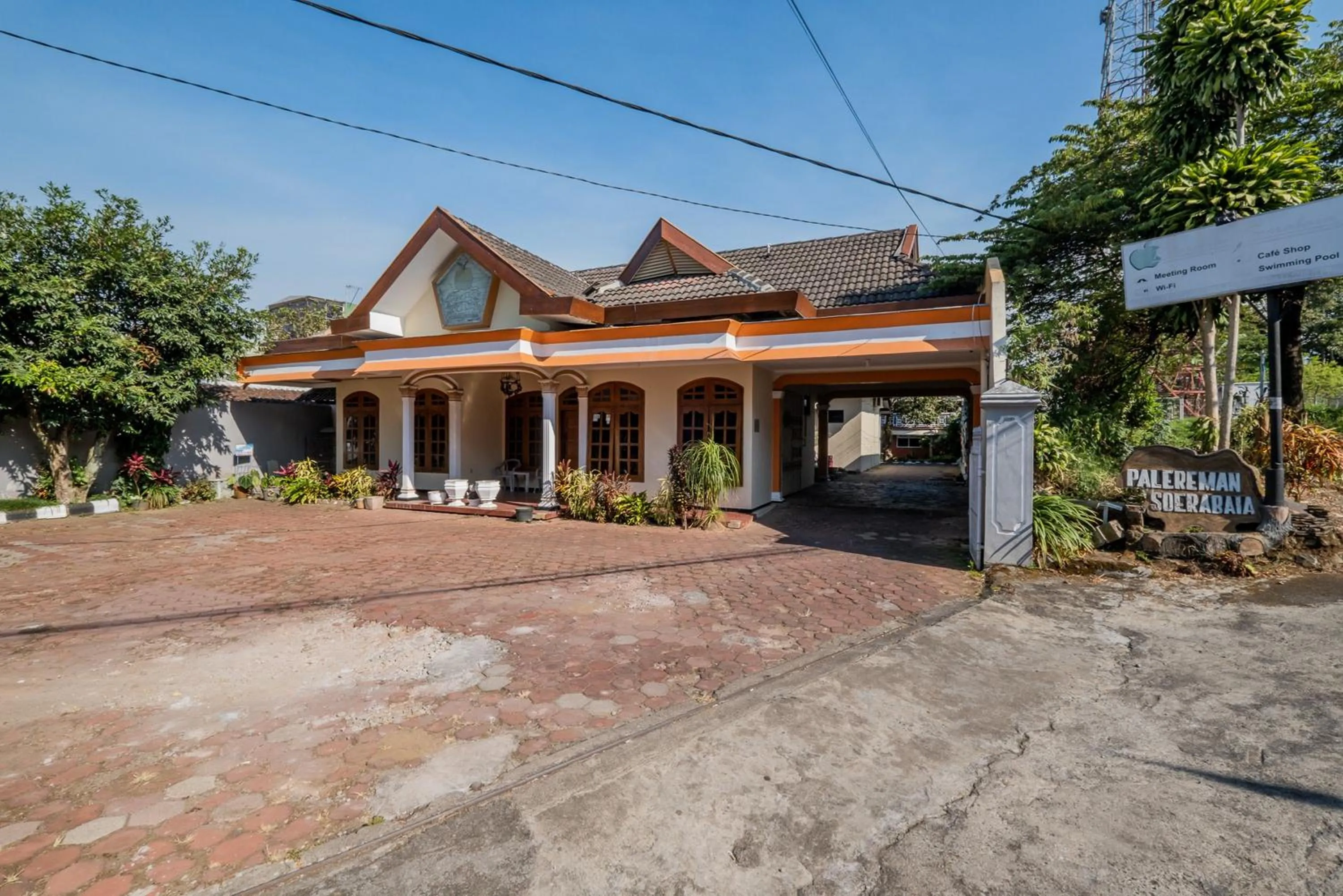 Property building in Urbanview Hotel Near Jatim Park 1 by RedDoorz