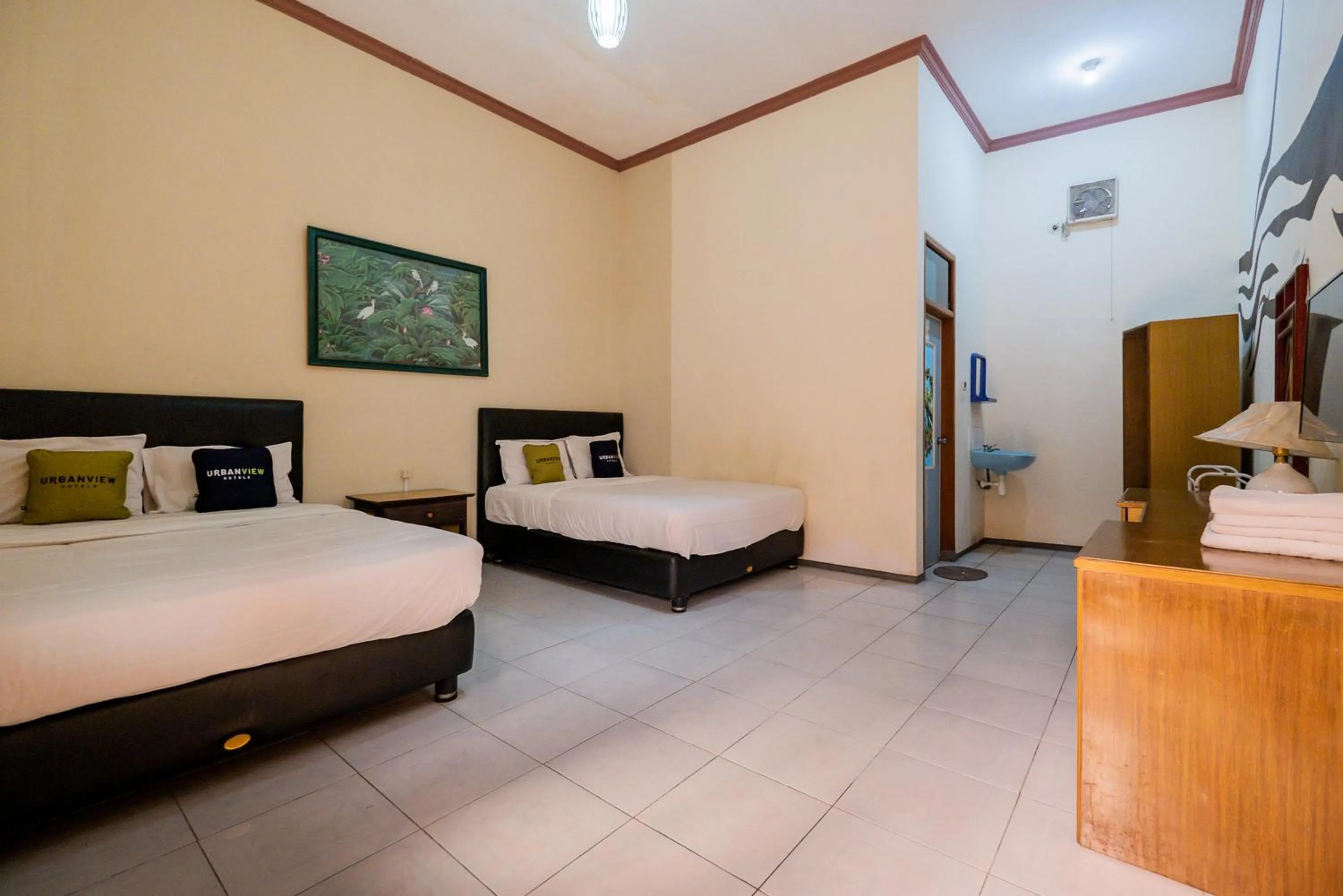 Bed in Urbanview Hotel Near Jatim Park 1 by RedDoorz
