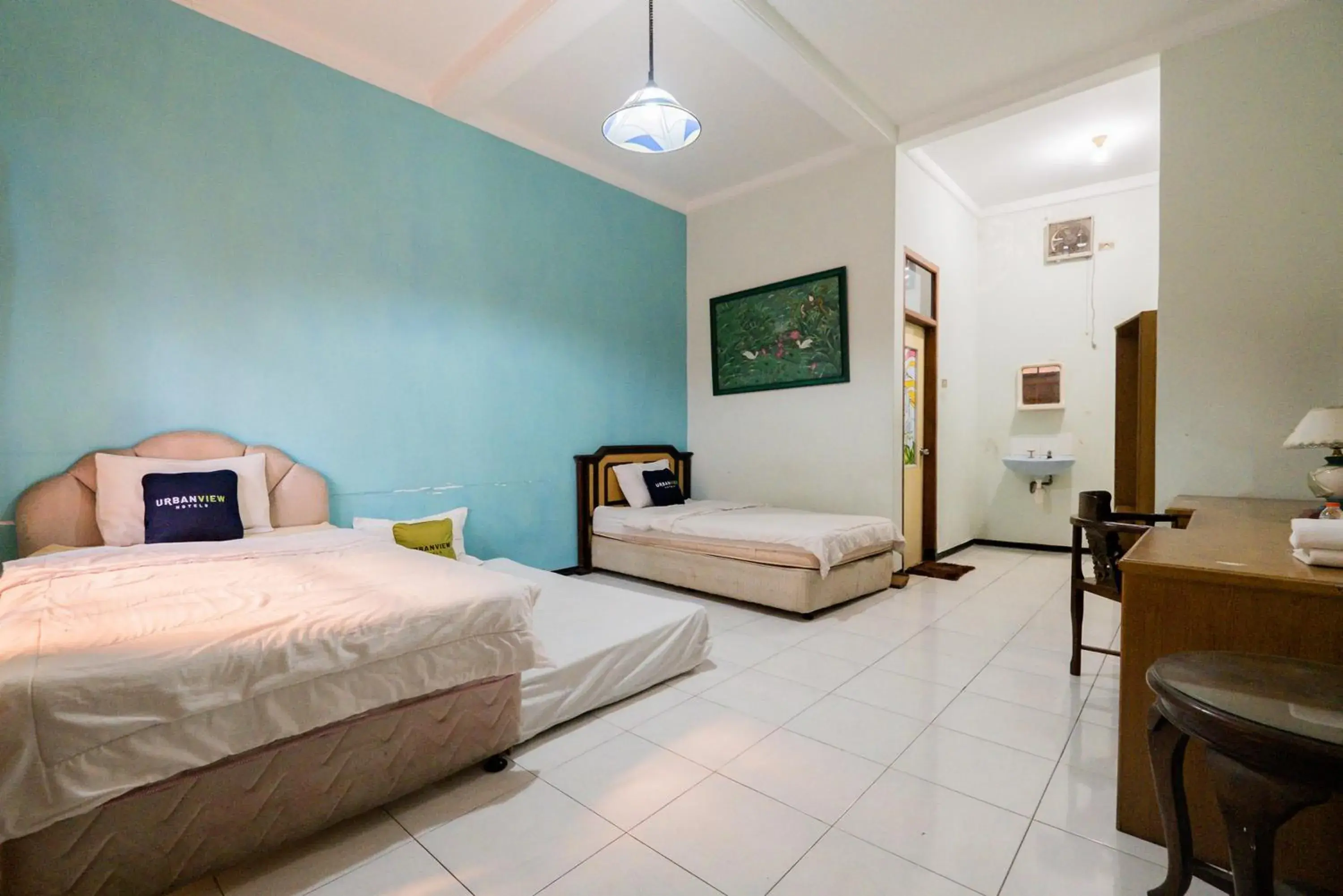 Standard Twin Room in Palereman Hotel RedPartner near Jatim Park 1 Standard Twin Room in Palereman Hotel RedPartner near Jatim Park 1