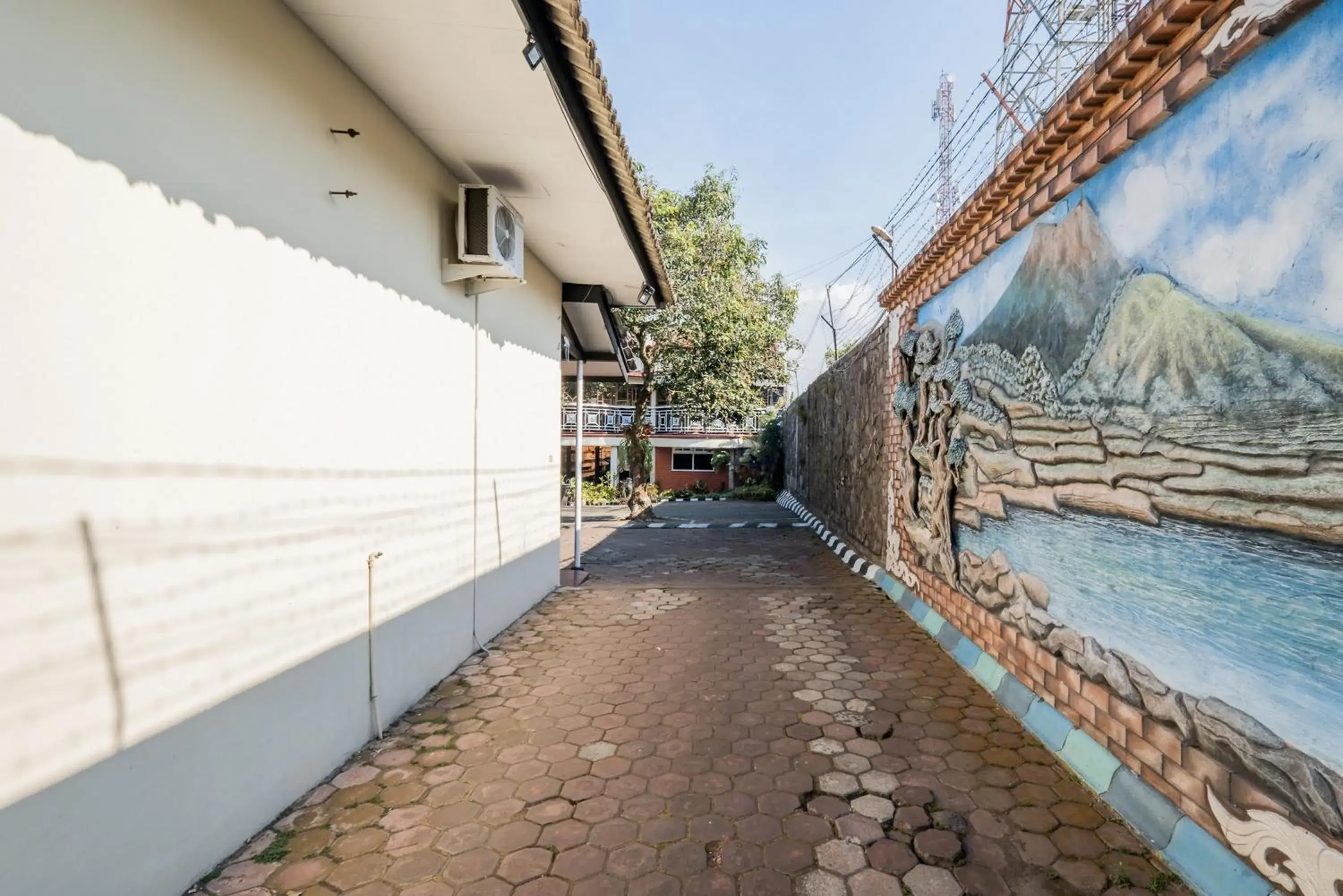 Property building in Urbanview Hotel Near Jatim Park 1 by RedDoorz Property building in Urbanview Hotel Near Jatim Park 1 by RedDoorz