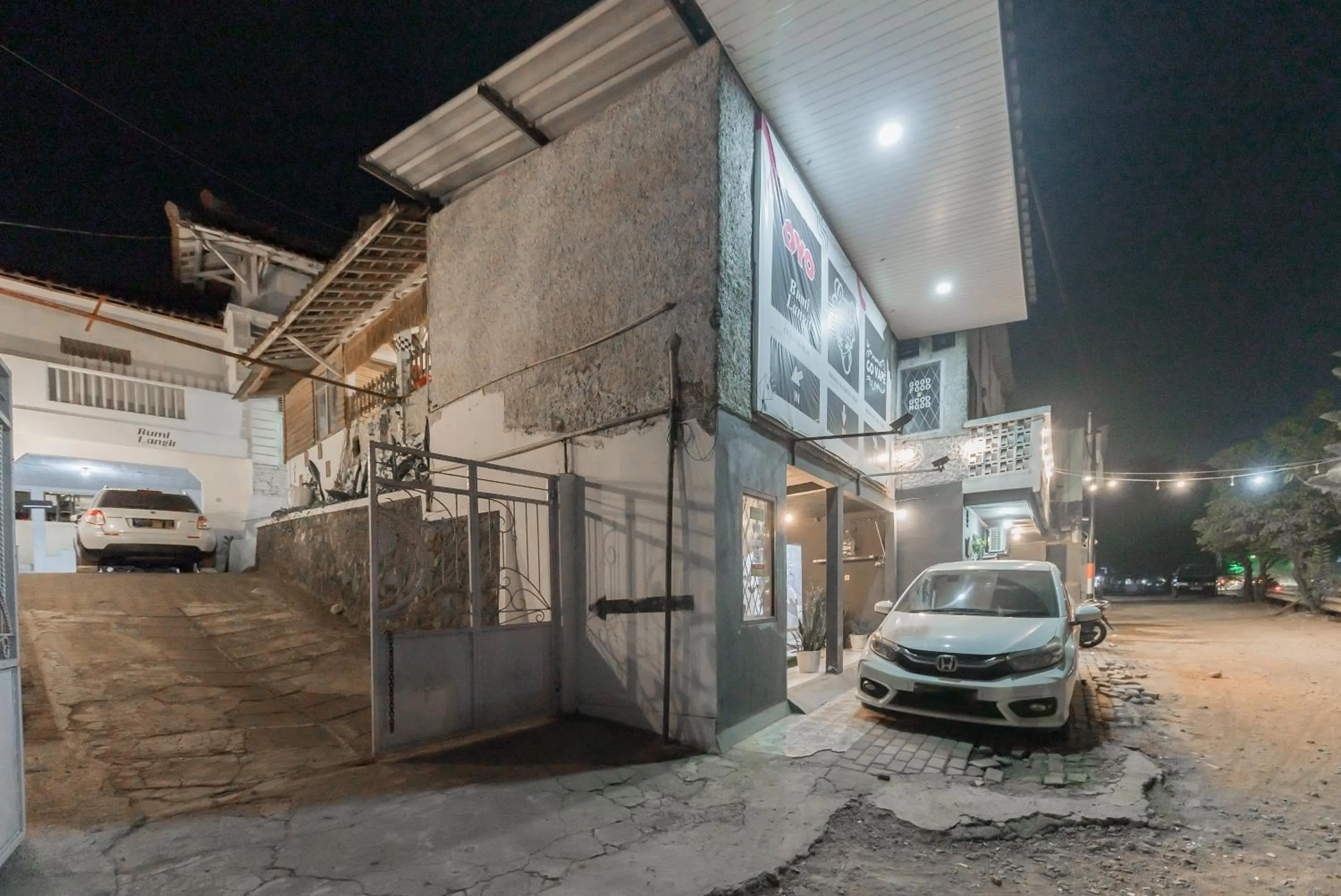 Property building in RedDoorz near Terminal Pasir Hayam Cianjur