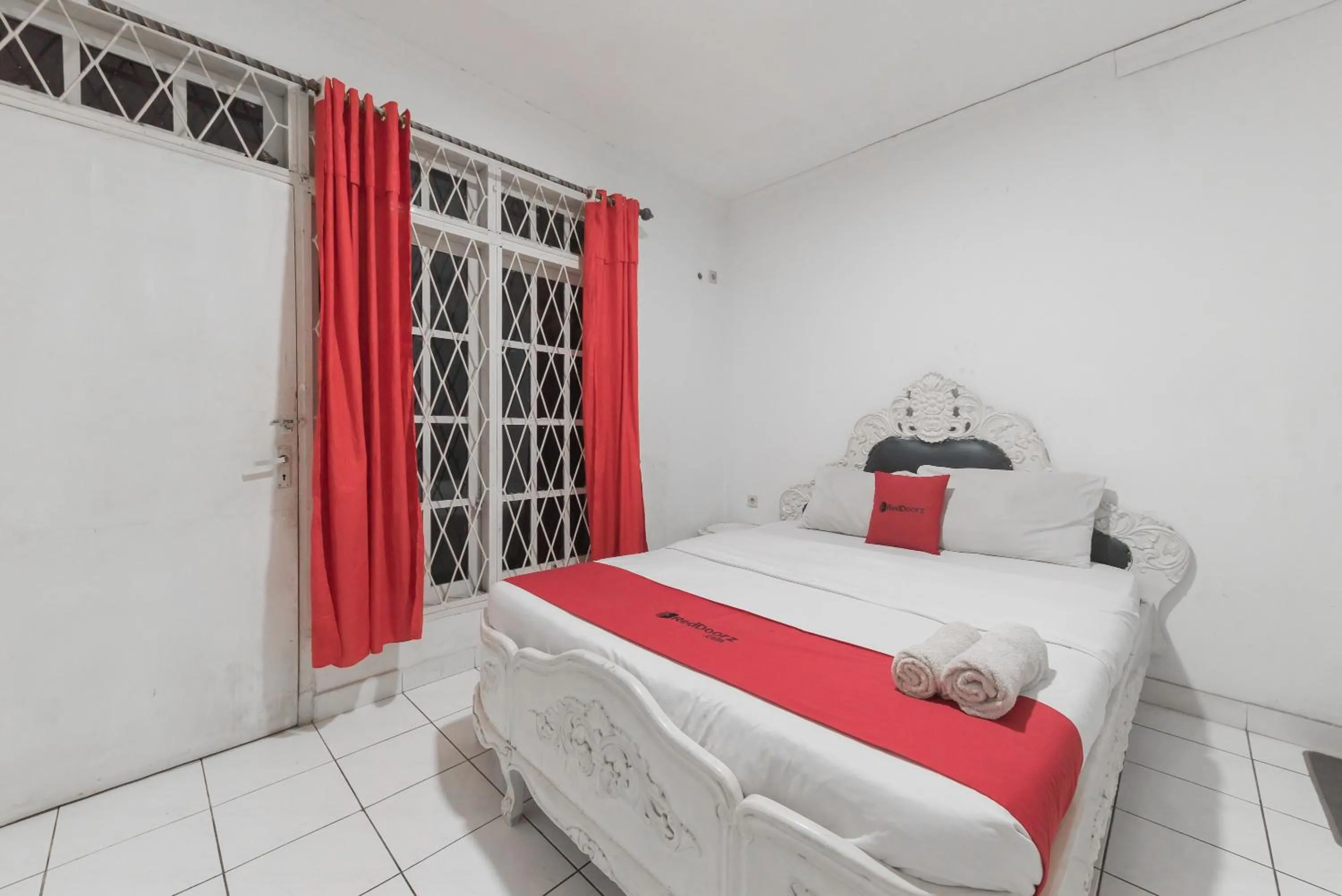Bed in RedDoorz near Terminal Pasir Hayam Cianjur