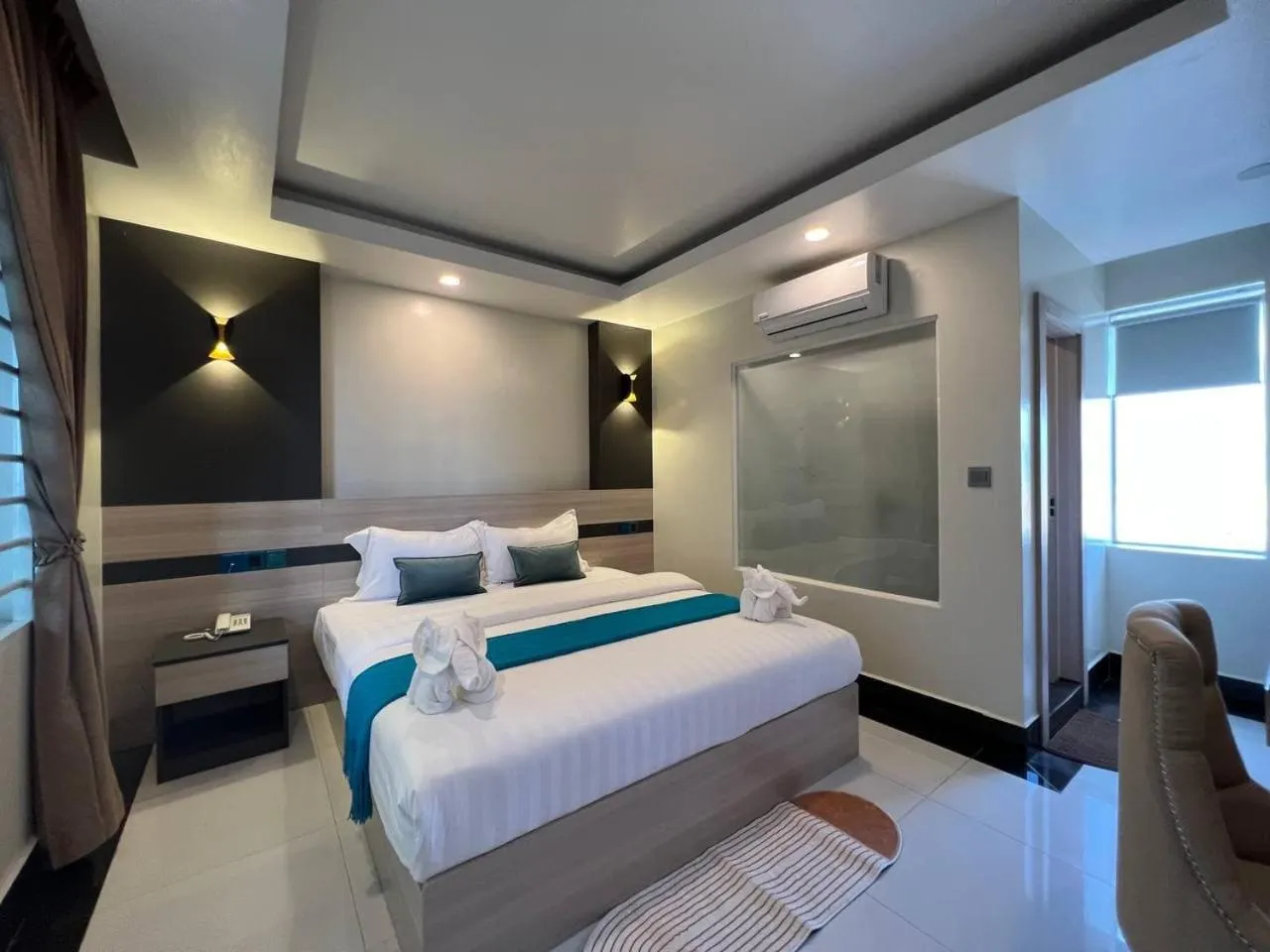 Bed in Twin Hotel Kampot