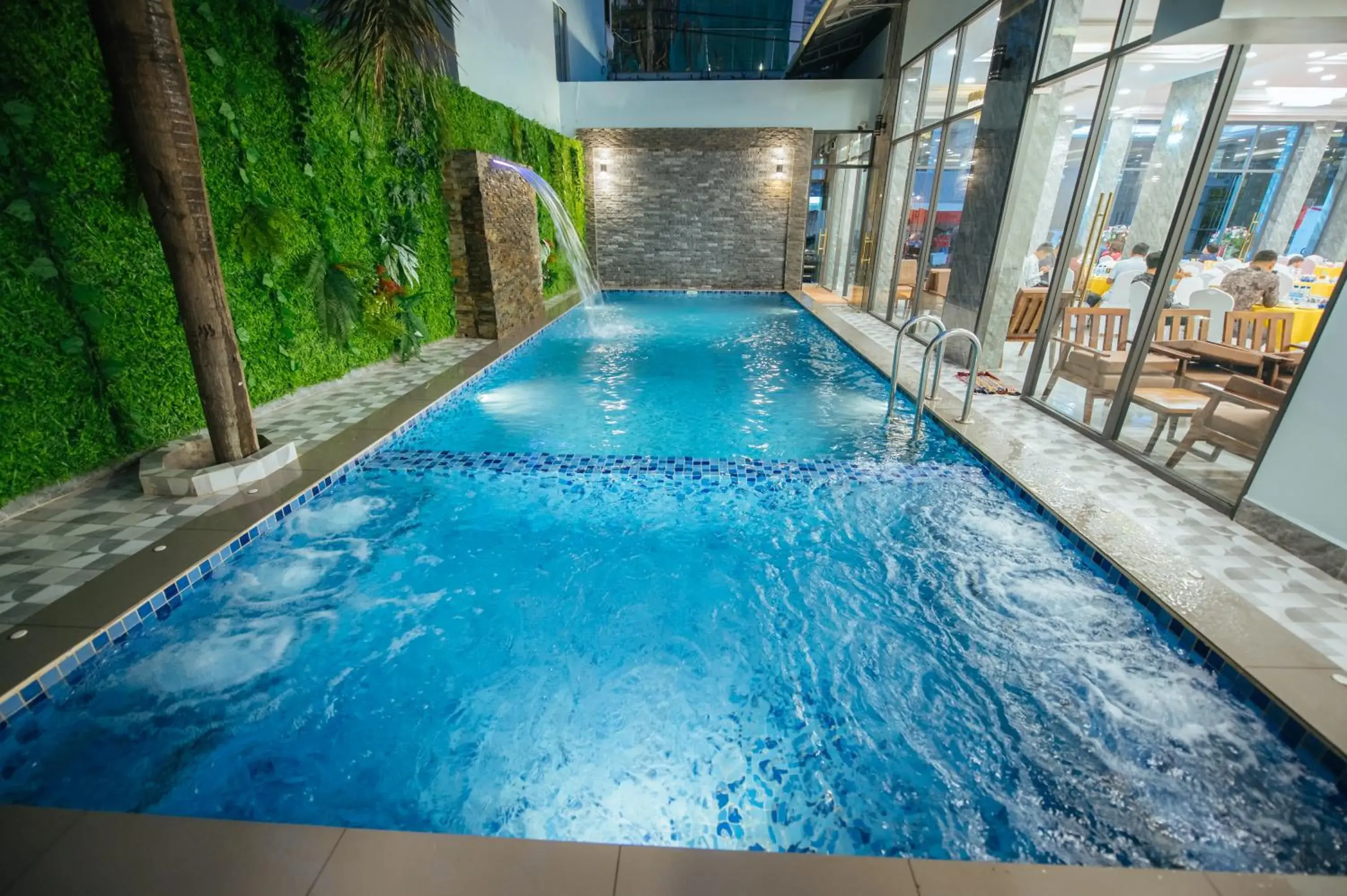 Swimming pool in Twin Hotel Kampot Swimming pool in Twin Hotel Kampot