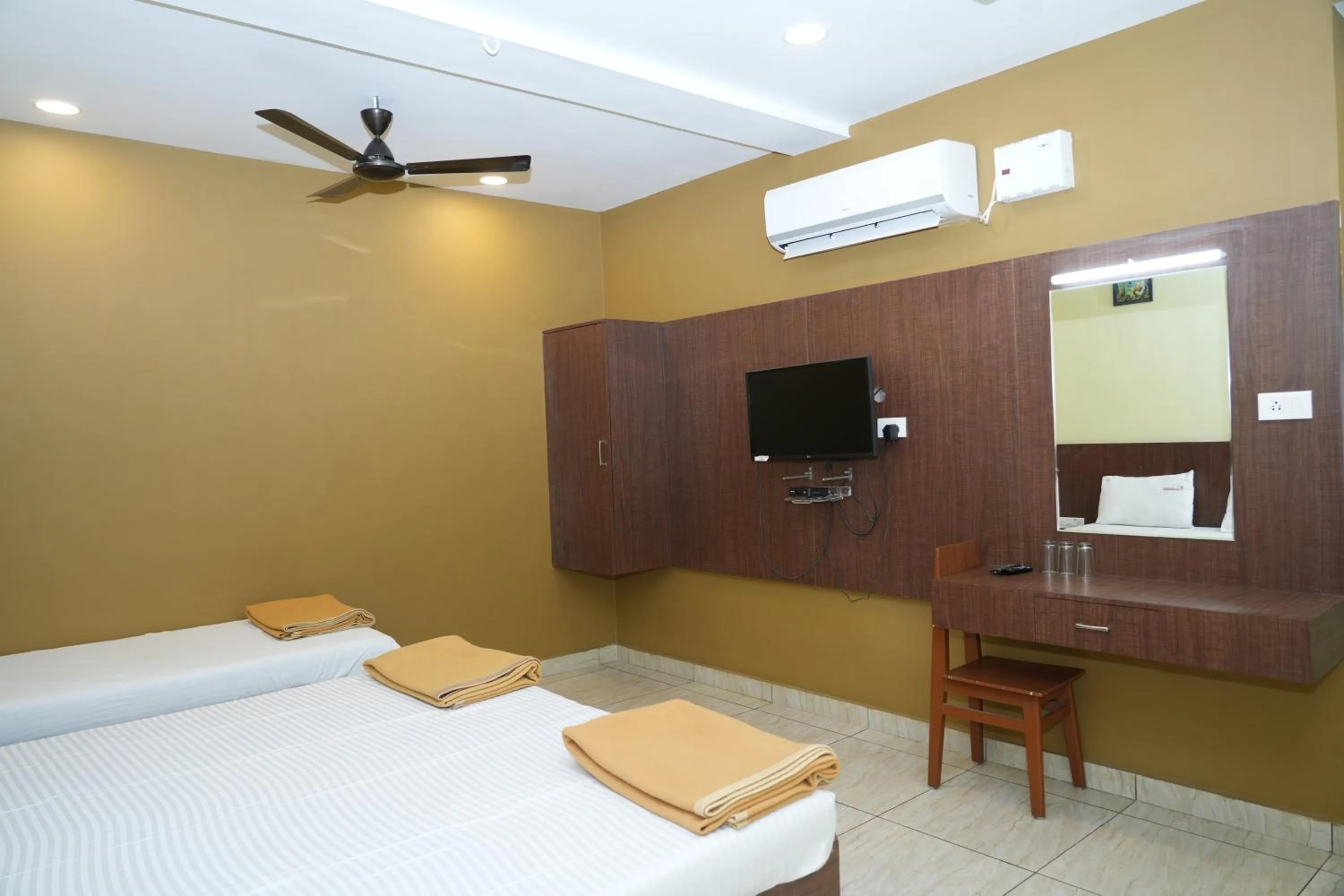 air conditioner, Bed in Sri Krishnan Residency