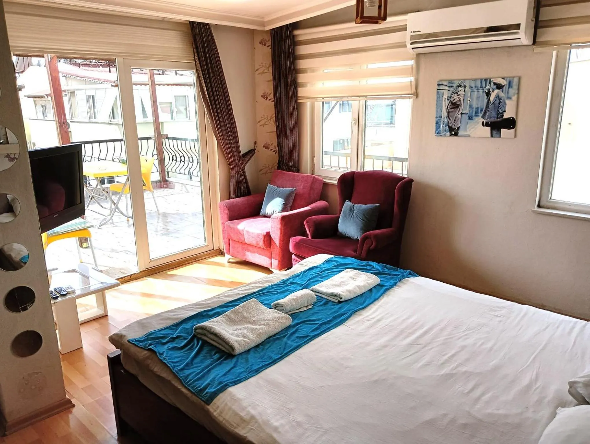 Communal lounge/ TV room, Bed in The U HOMES APART