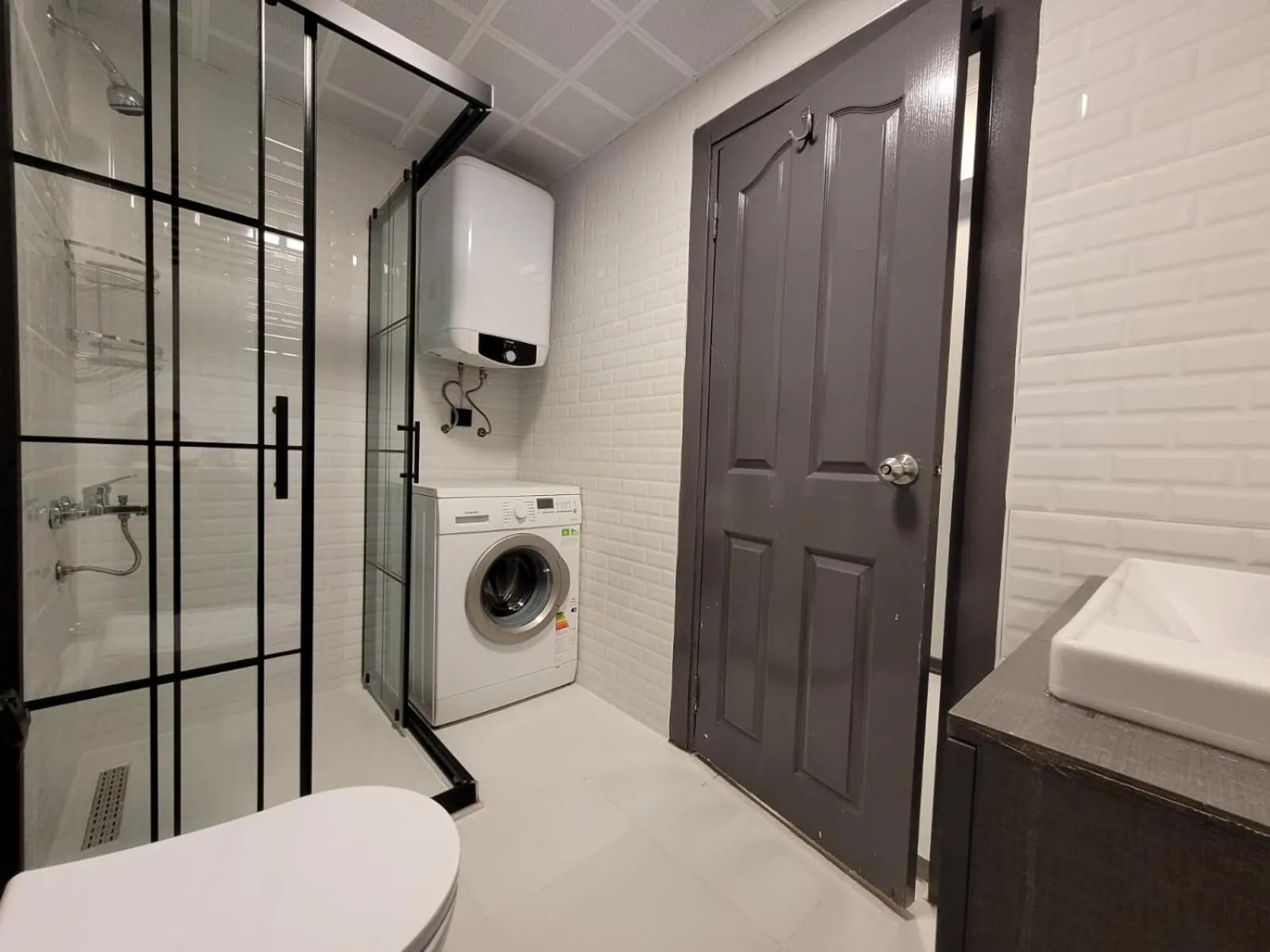 Shower in The U HOMES APART