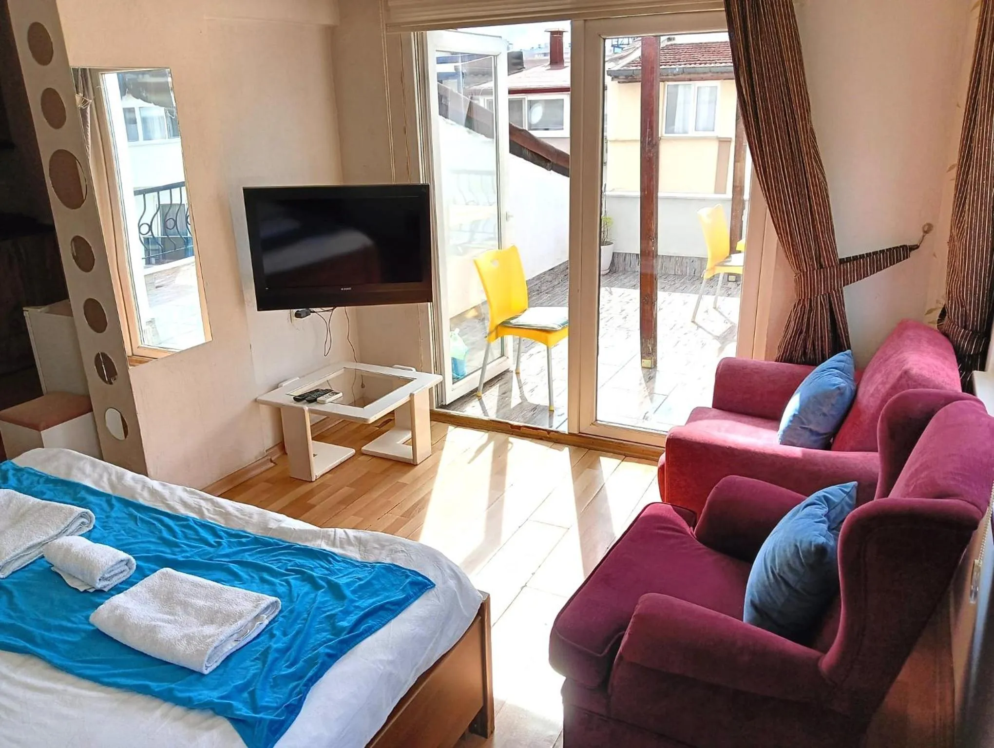 Communal lounge/ TV room, Bed in The U HOMES APART