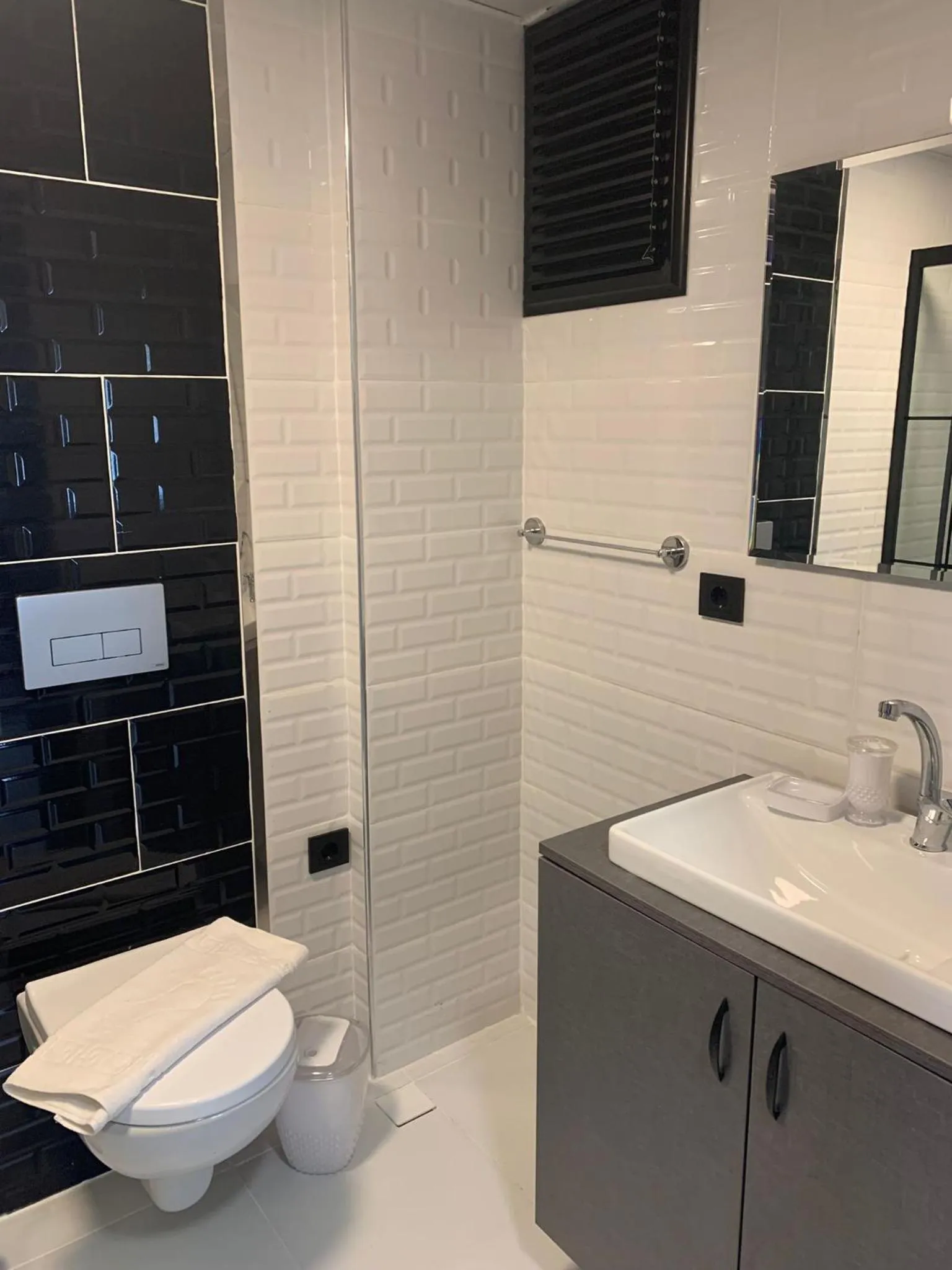 Shower in The U HOMES APART