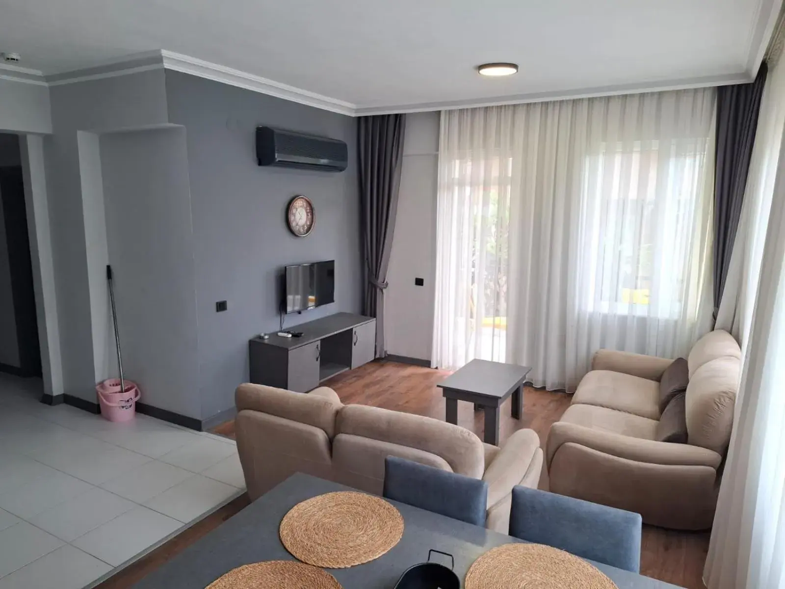 Family Room with Bathroom in The U HOMES APART Family Room with Bathroom in The U HOMES APART