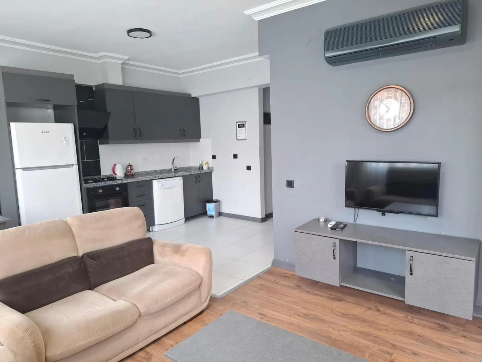 Communal lounge/ TV room in The U HOMES APART