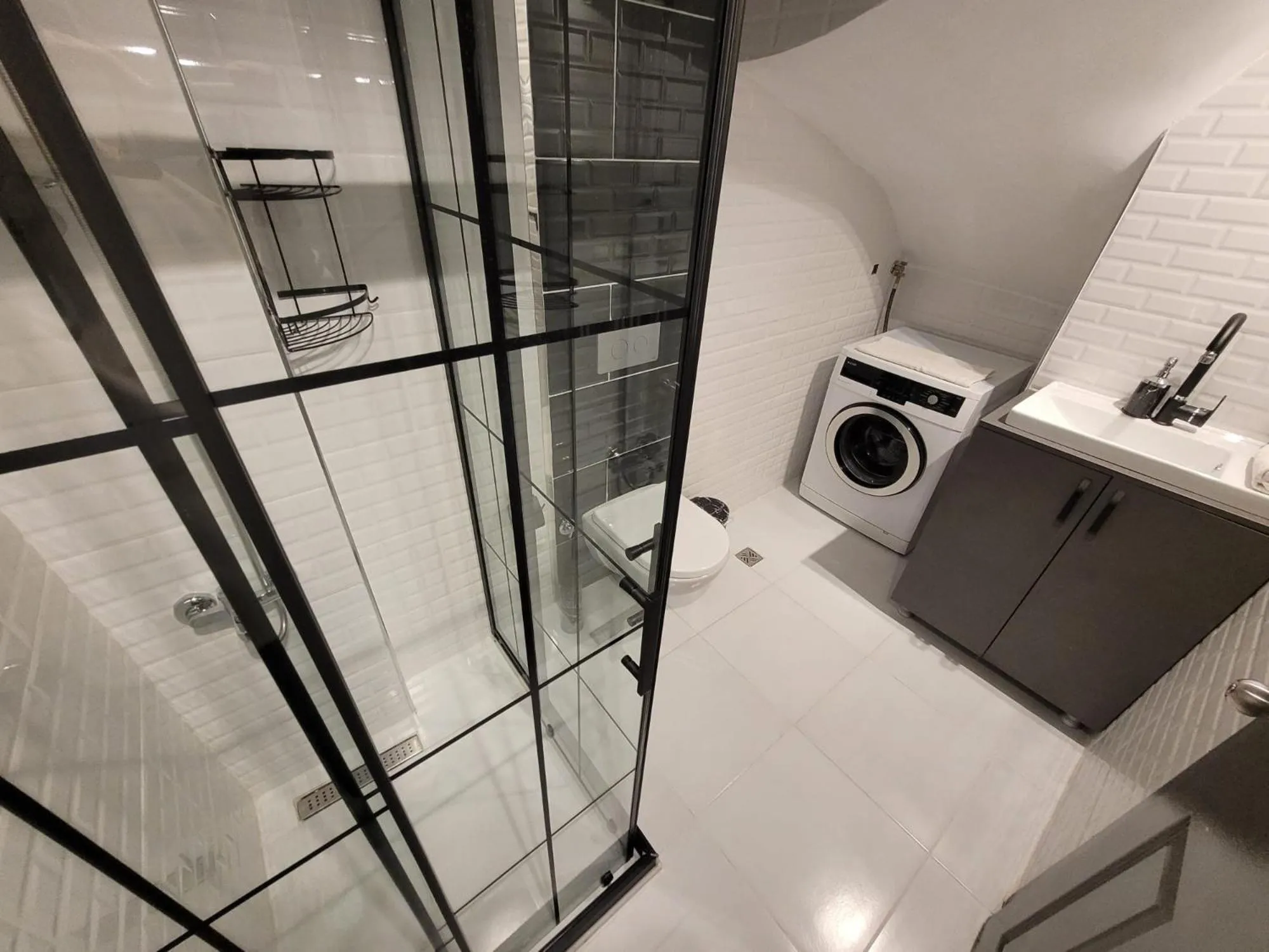 Shower in The U HOMES APART