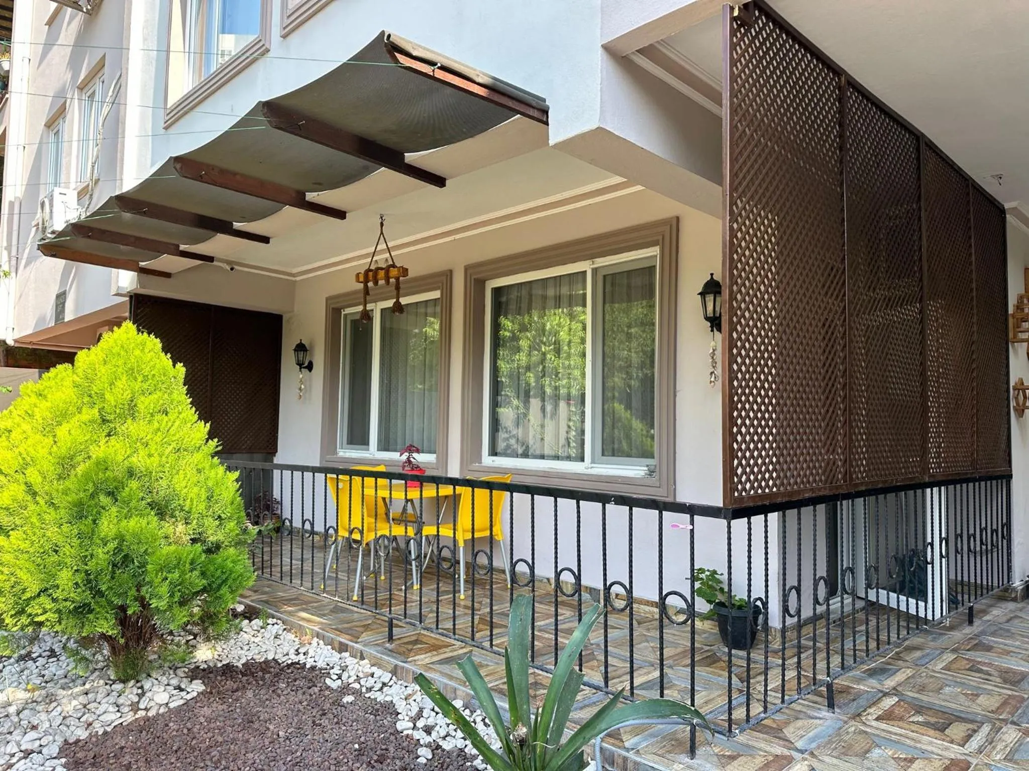 Day in The U HOMES APART