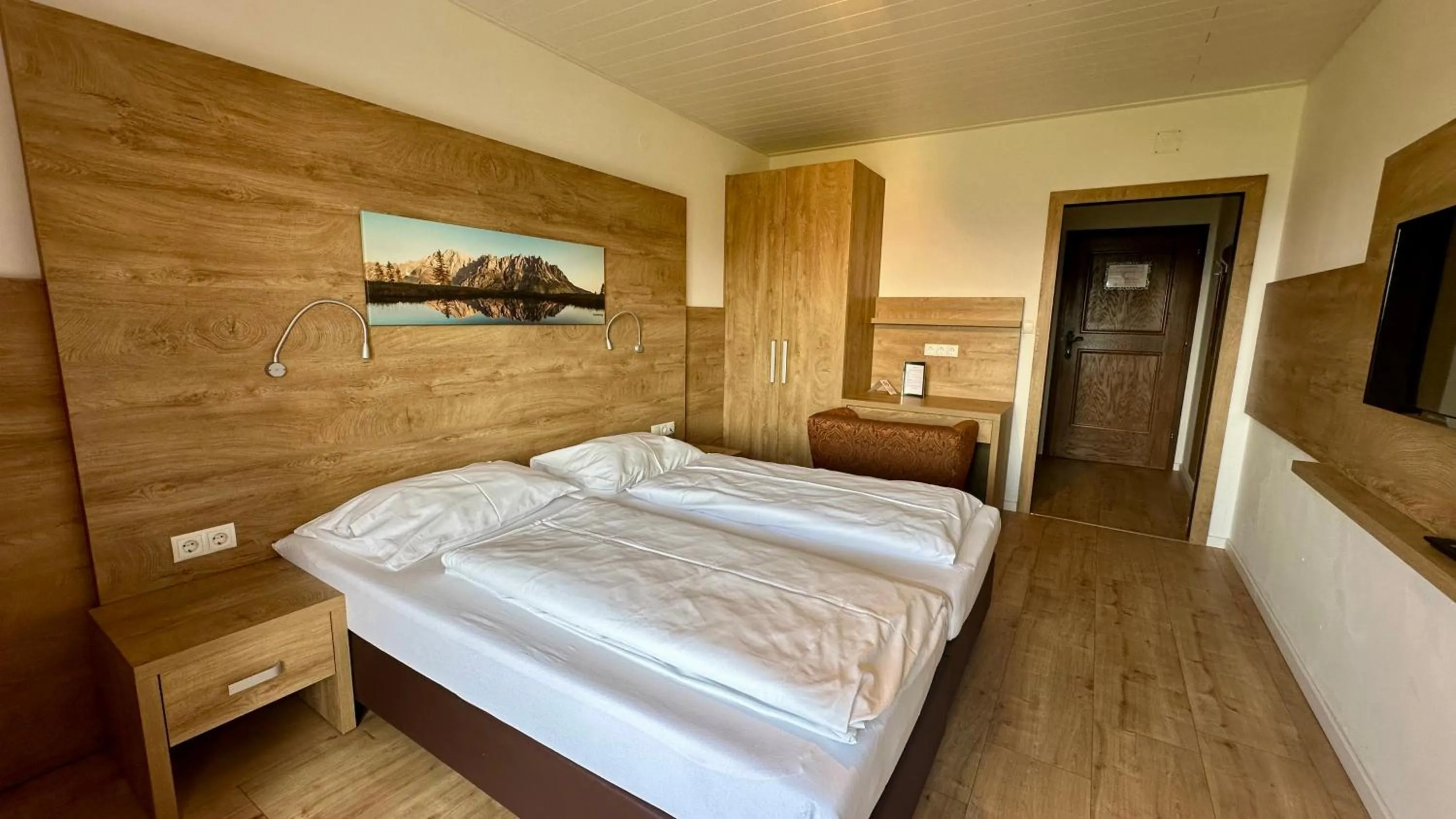 Photo of the whole room, Bed in Hotel Schöne Aussicht