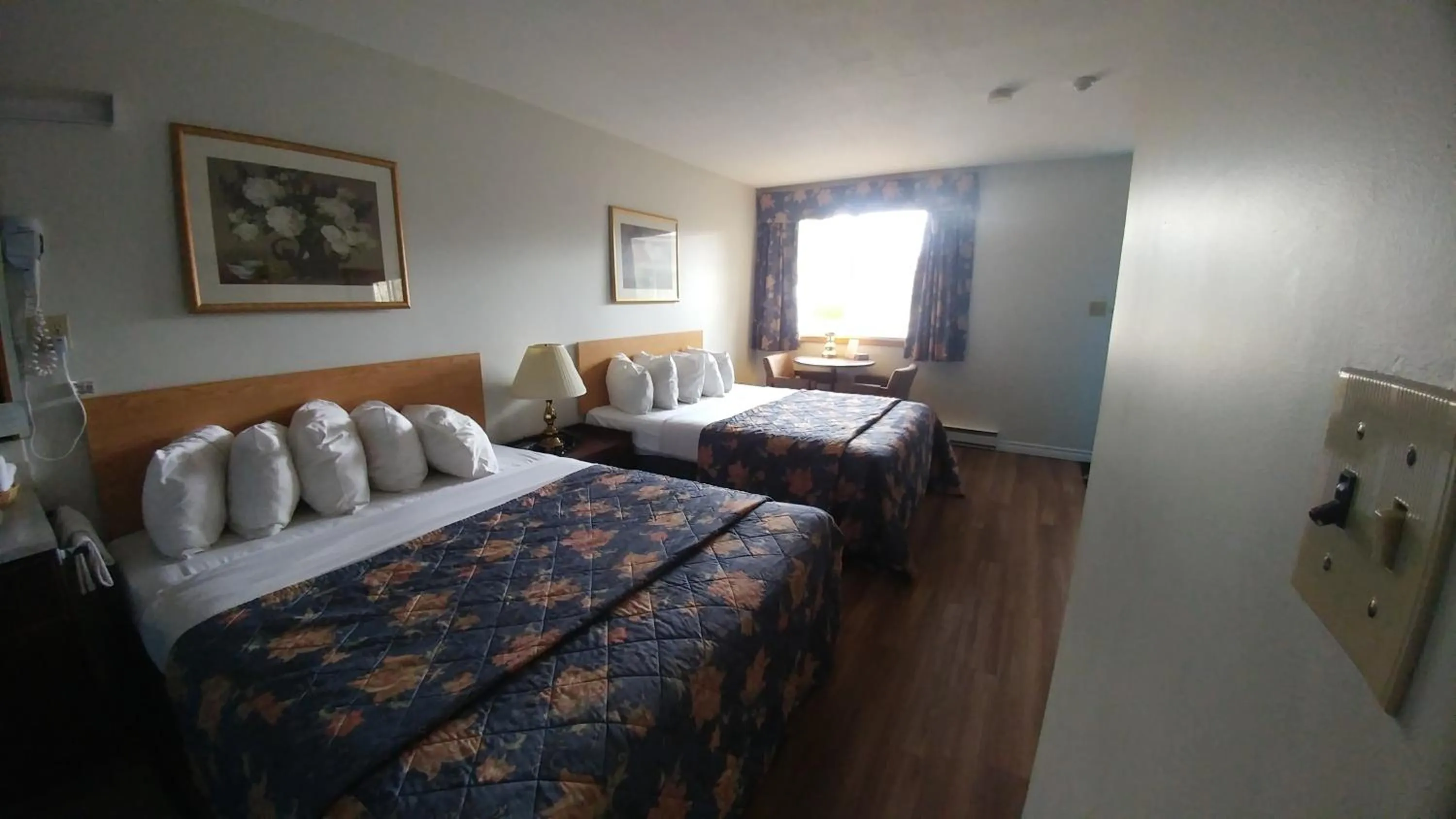 Bed in Northlander Motel