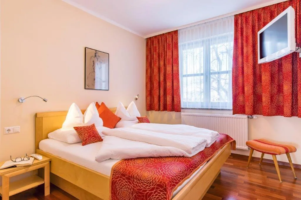 Bed in Das Moser - Hotel Garni am See (Adults Only)