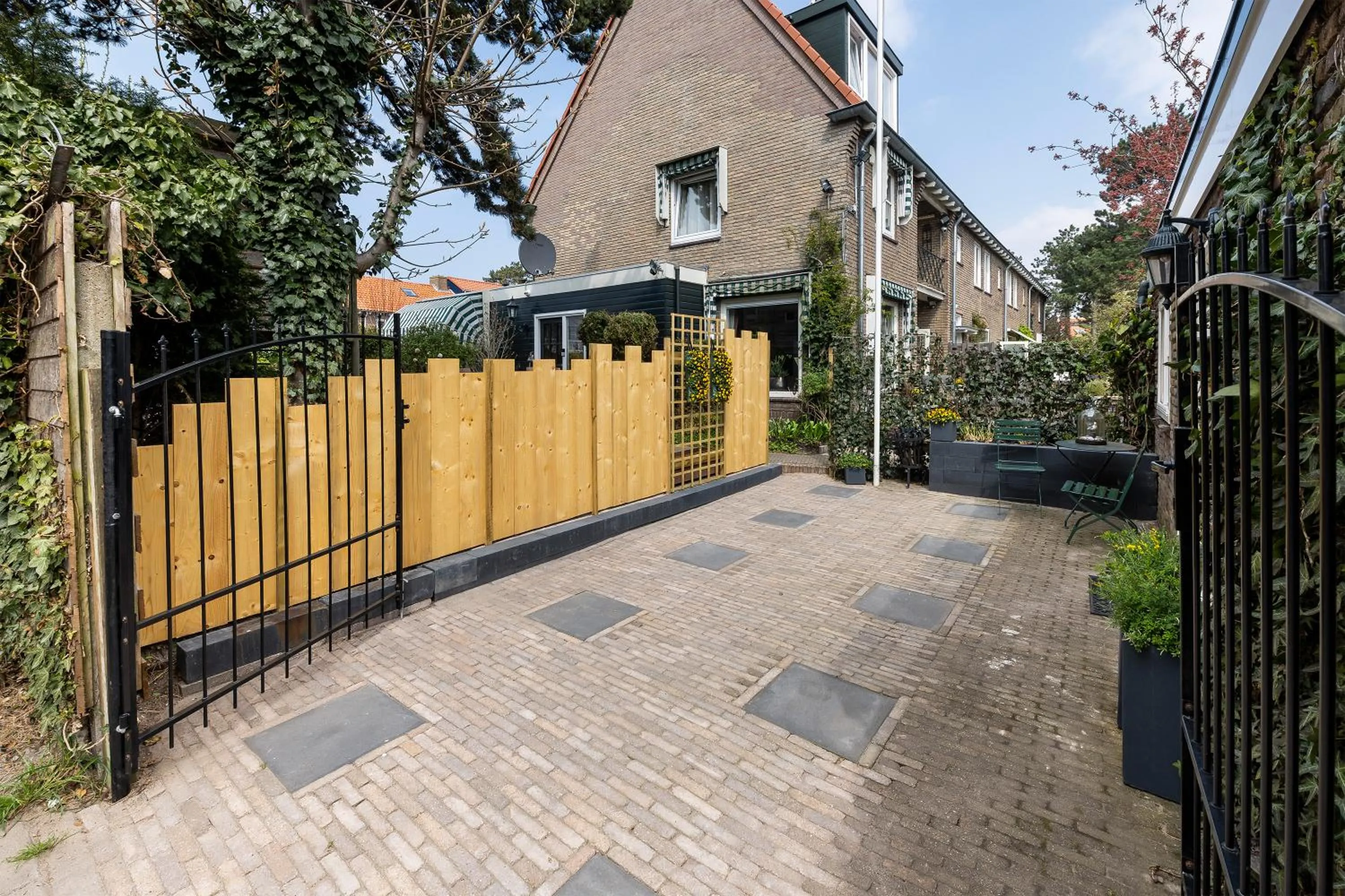 Patio in Cottage 44 - Free parking!