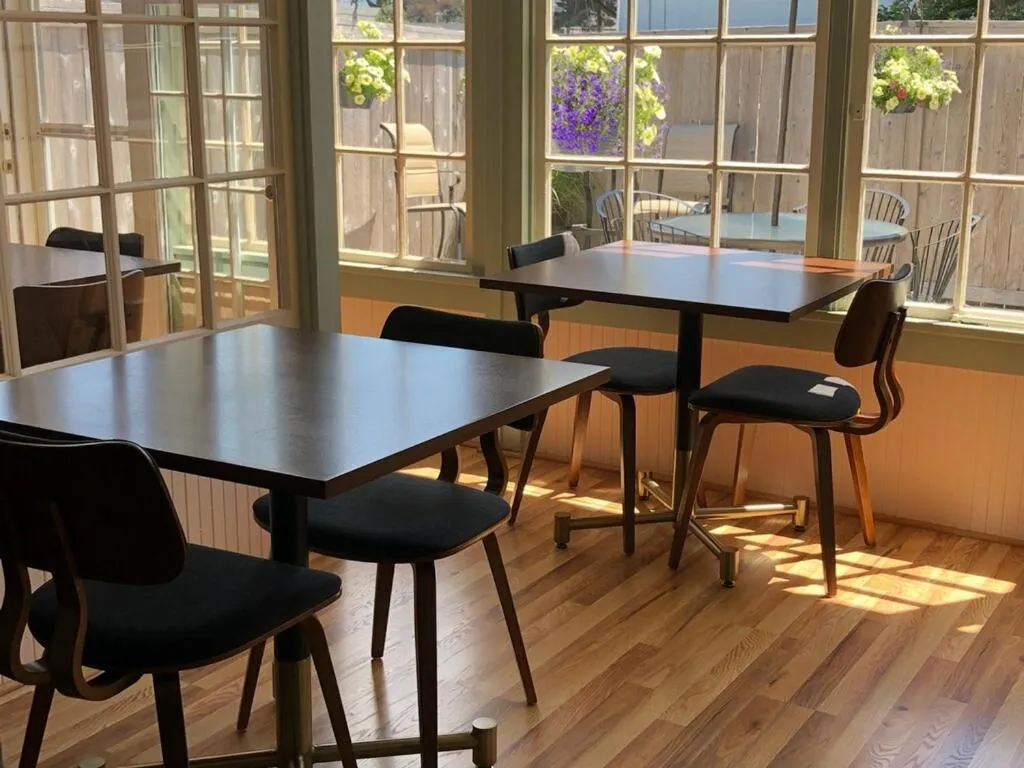 Dining area in Gilbert Inn Seaside